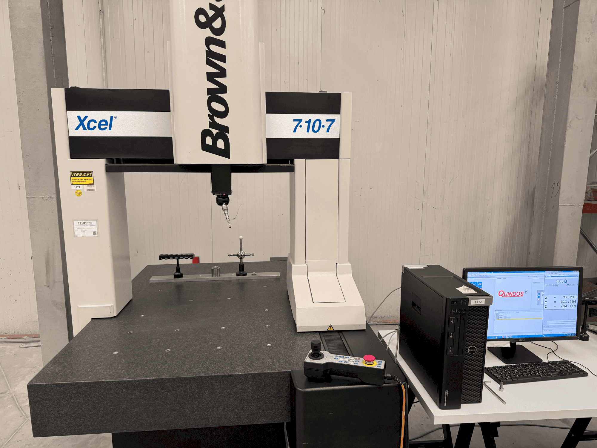 BROWN & SHARPE XCEL 7107-maskinen framifrån