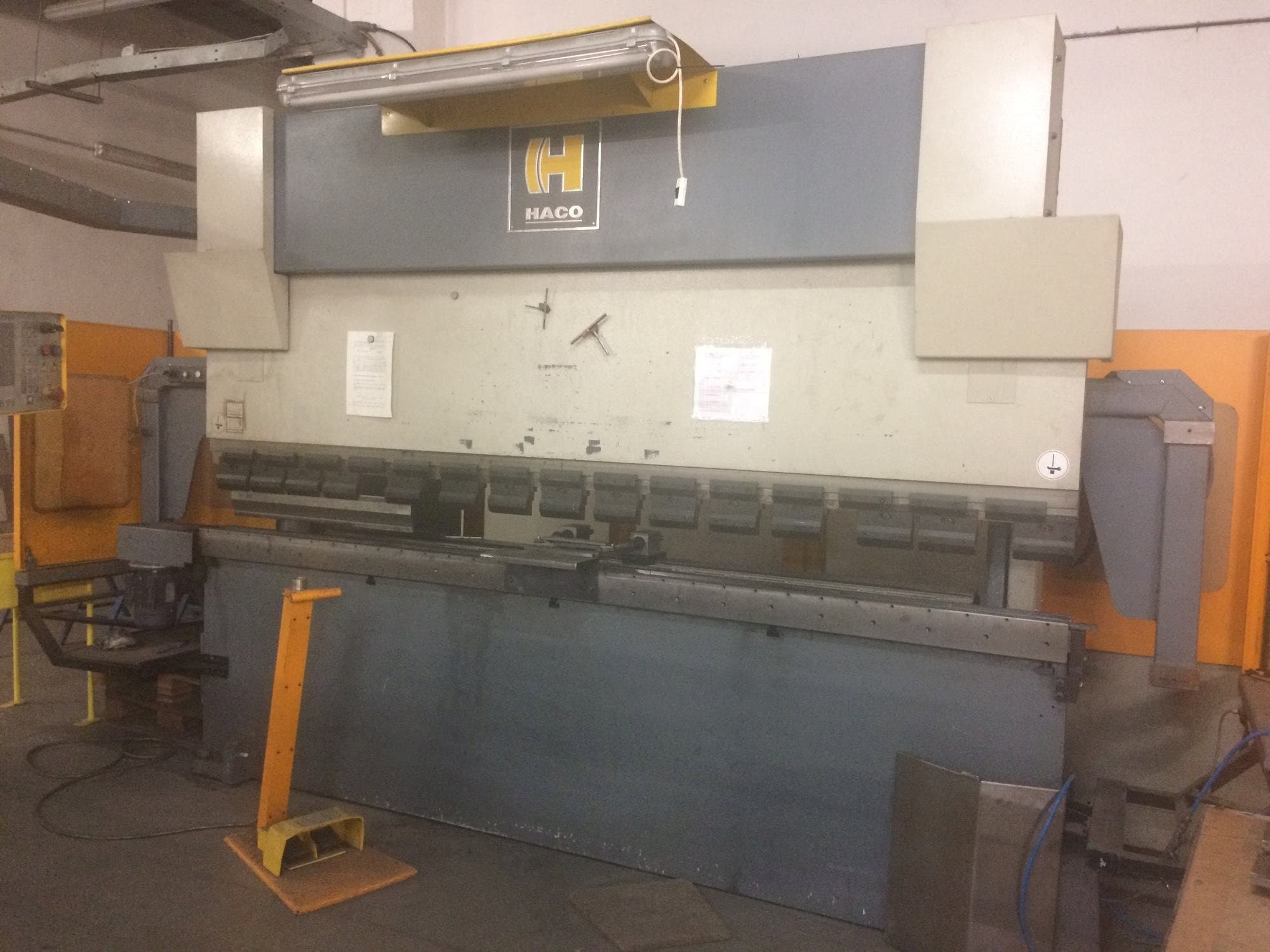 HACO EMR 30150-maskinen framifrån