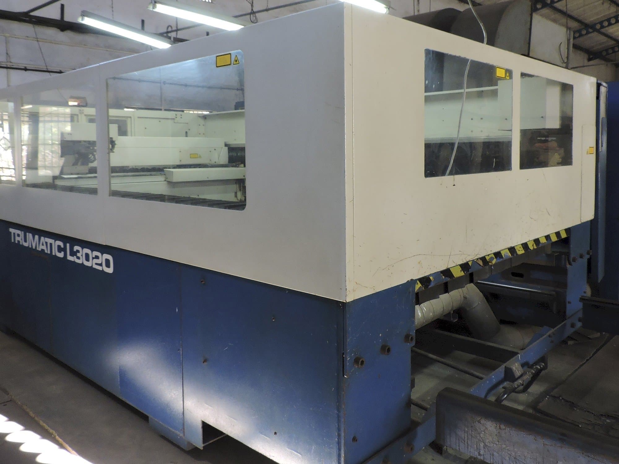 Trumpf-maskinen sedd från högerTrumatic L3020