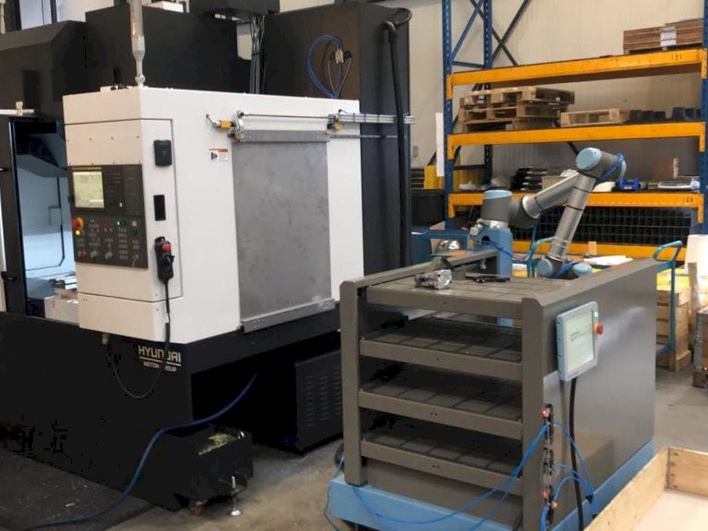 Universal Robots UR10-maskinen framifrån