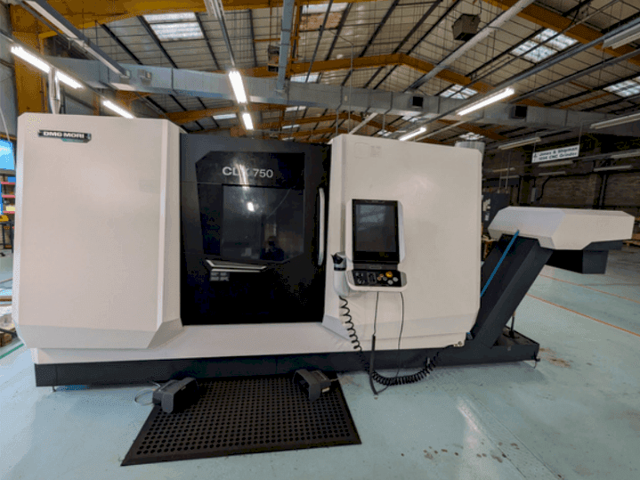 DMG MORI CLX750 V4-maskinen framifrån