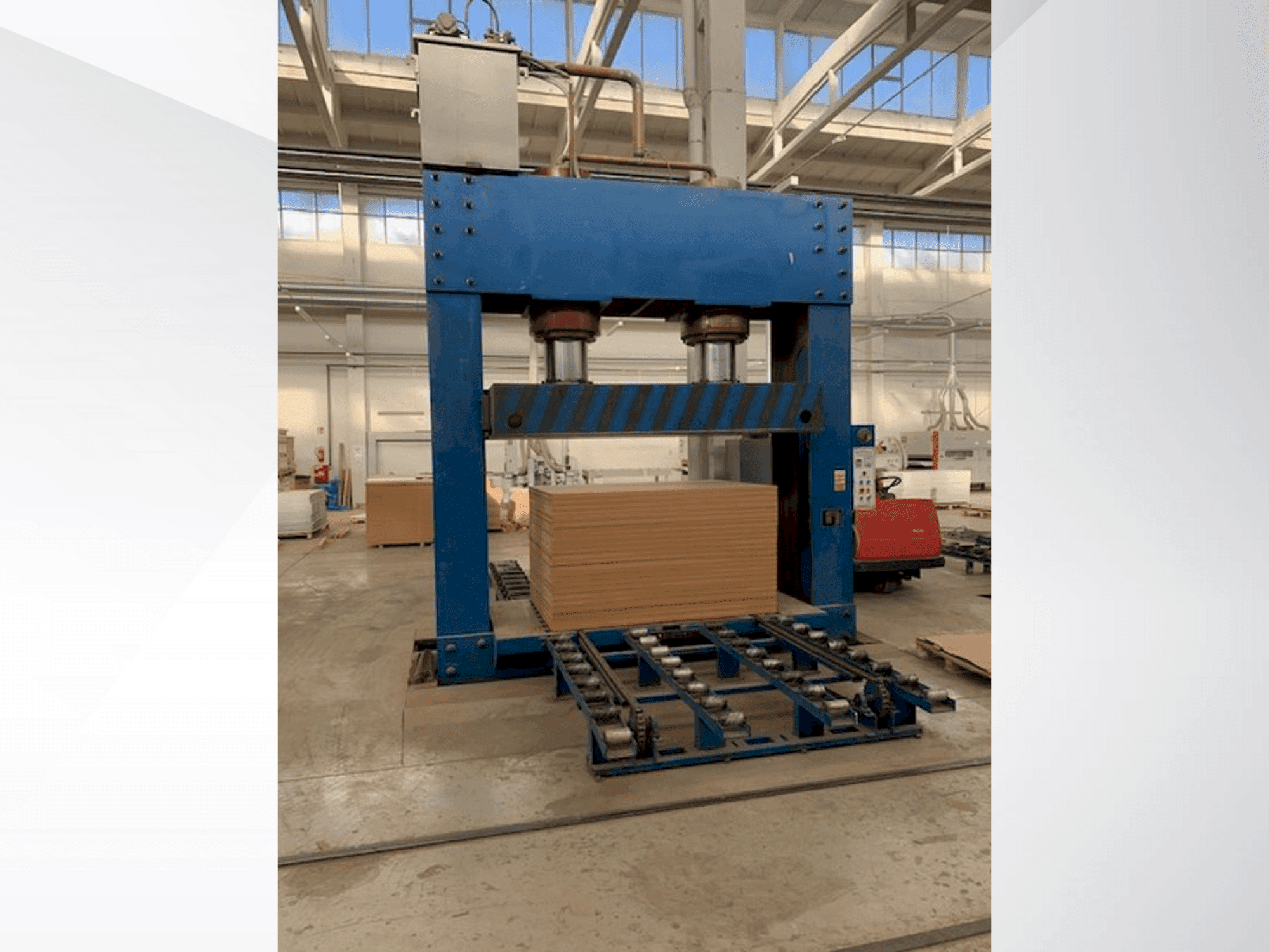 LINYI JIANZHONG WOOD MACIHNERY JJC-CP-maskinen framifrån