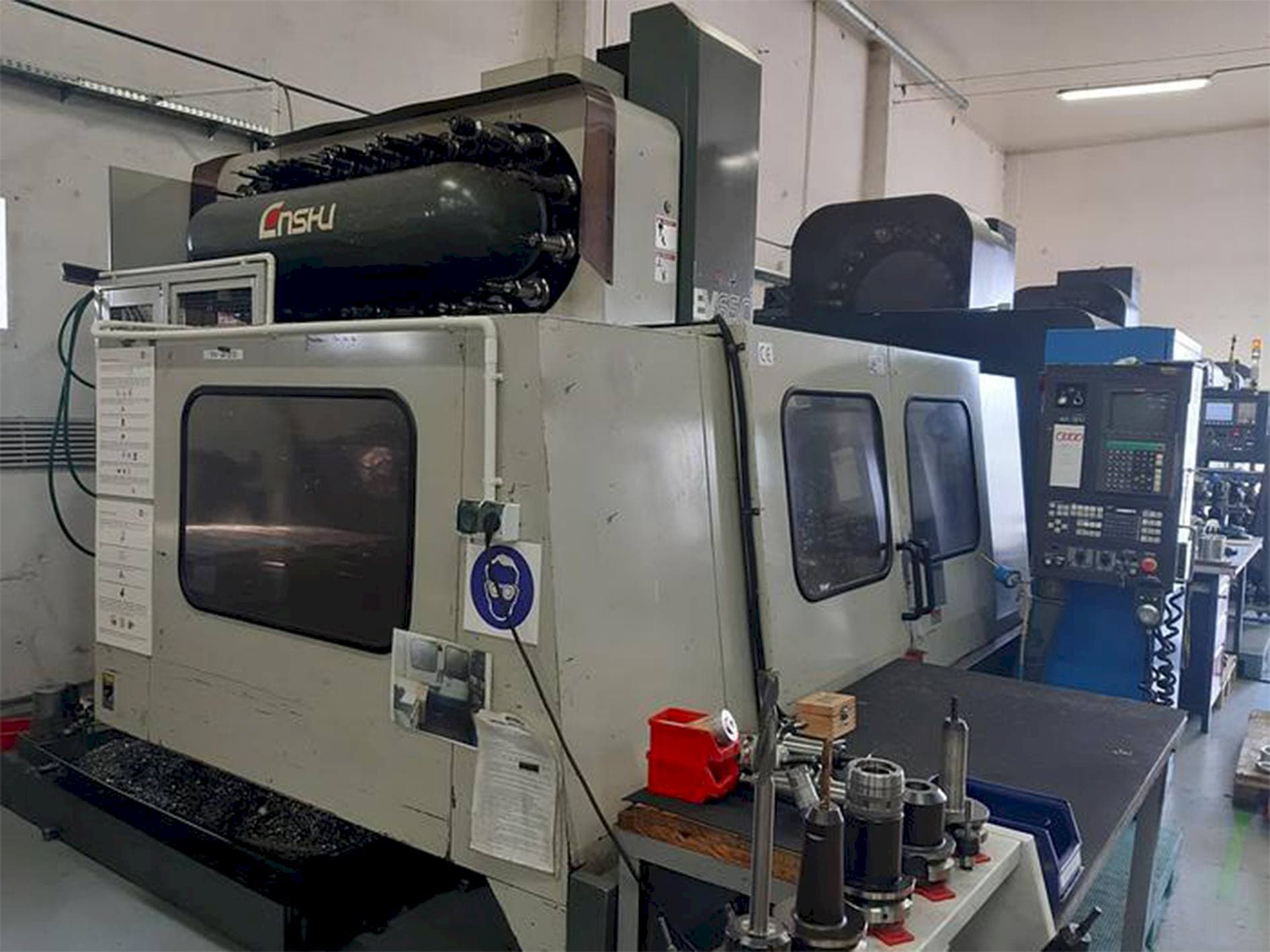 Enshu EV 650-maskinen framifrån