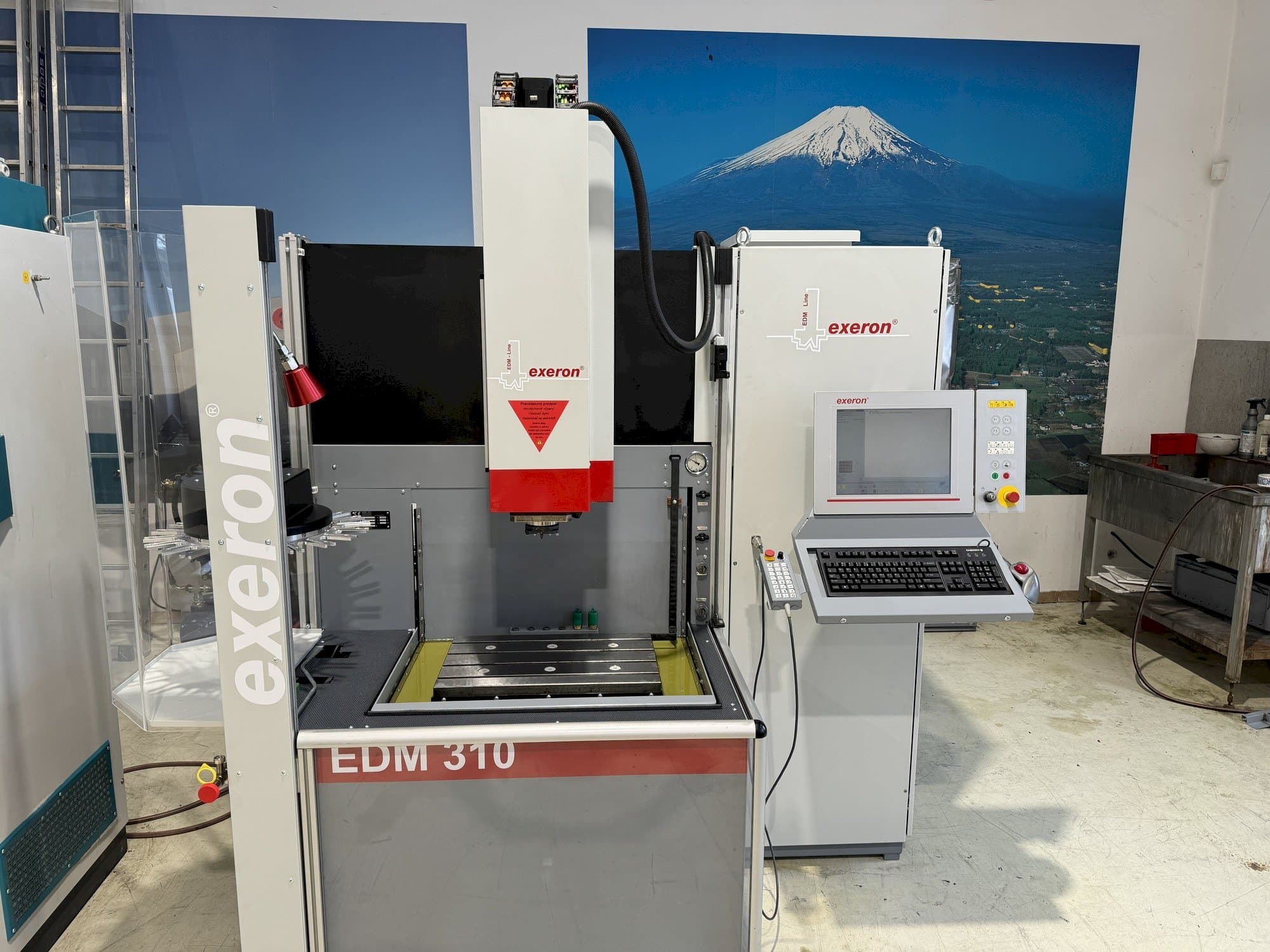Exeron EDM 310 MF 20-maskinen framifrån