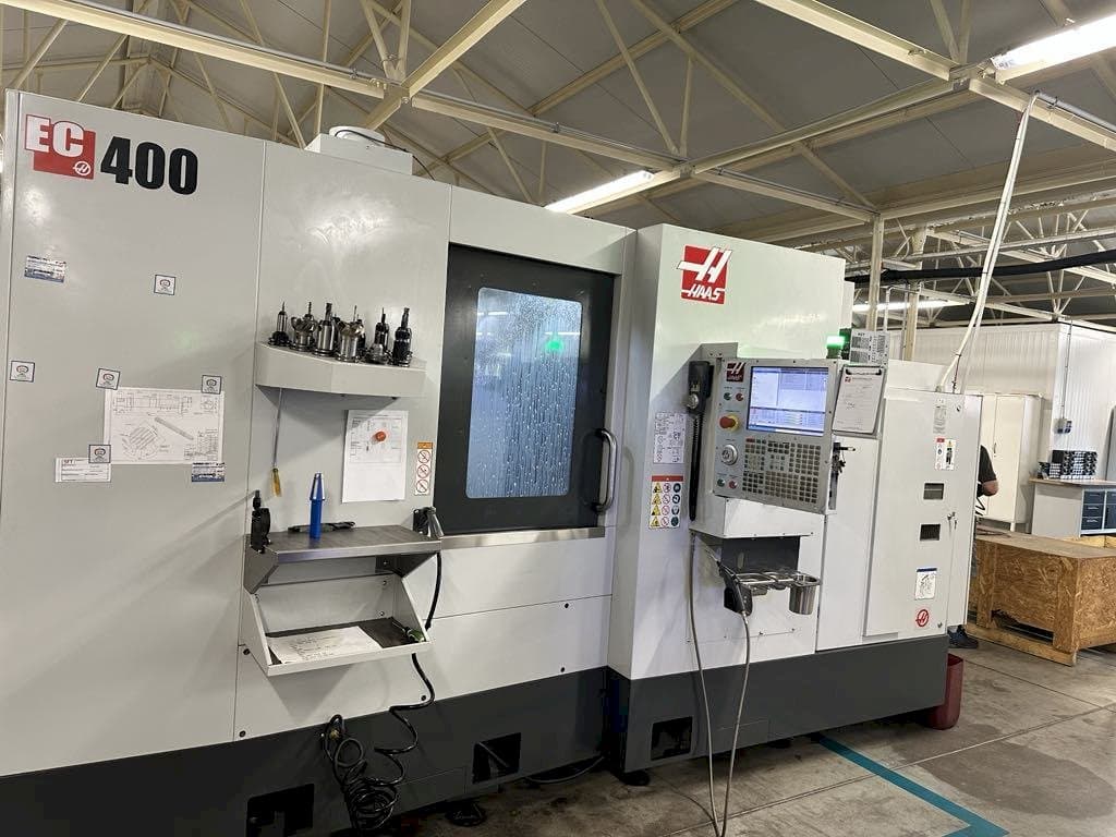 HAAS EC-400-maskinen framifrån