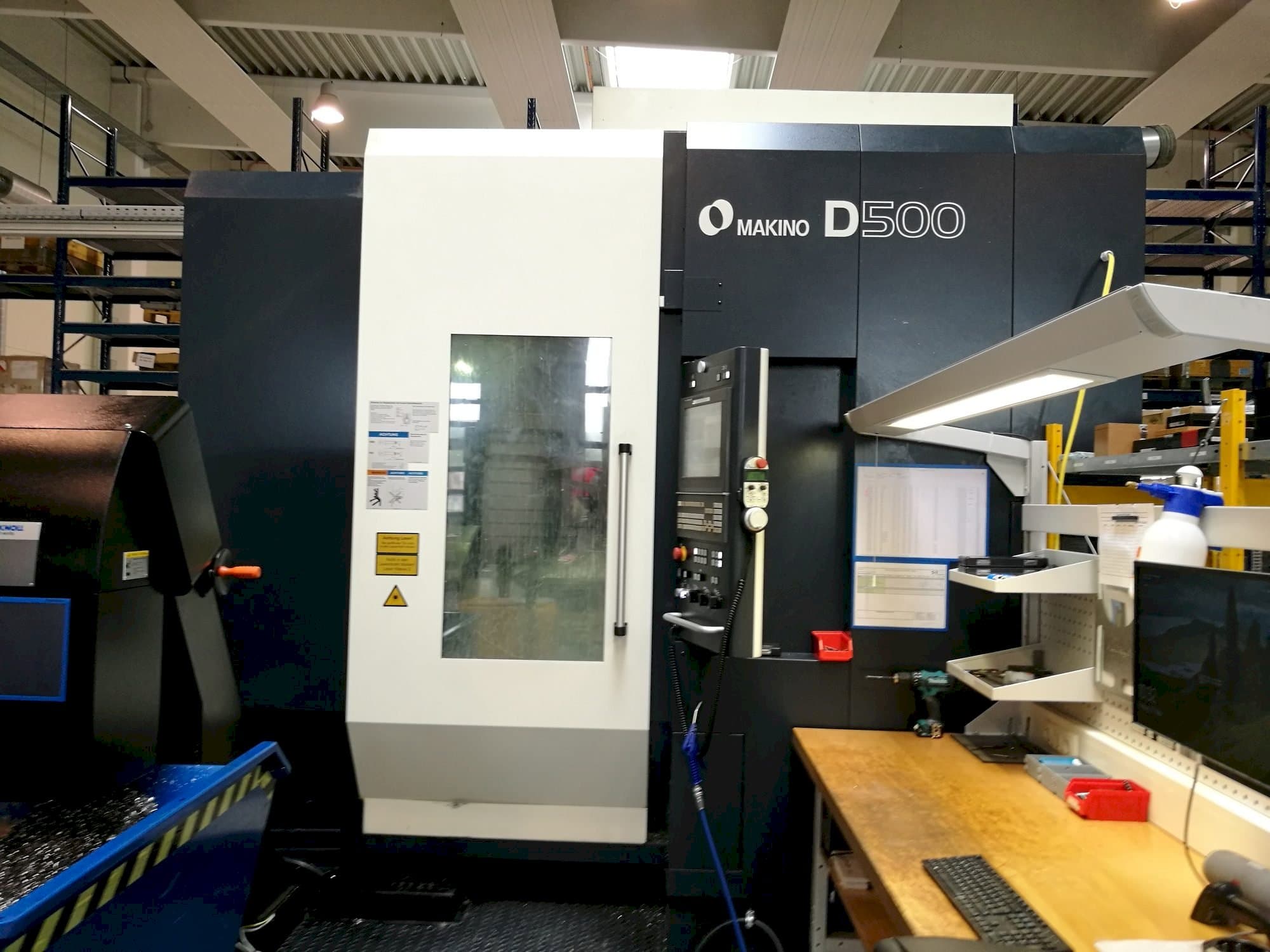 Makino D500-maskinen framifrån