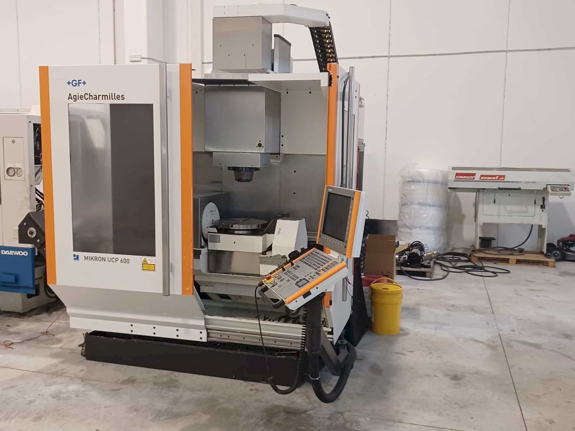 AgieCharmilles Mikron UCP 600-maskinen framifrån