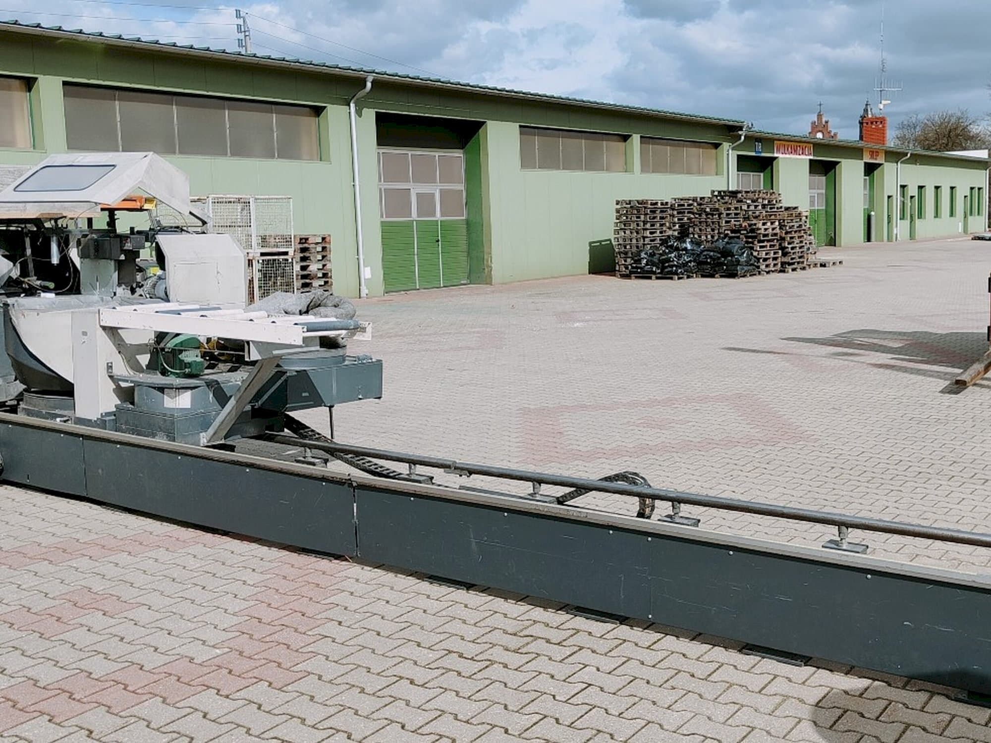 Elumatec DG 244/2-maskinen framifrån