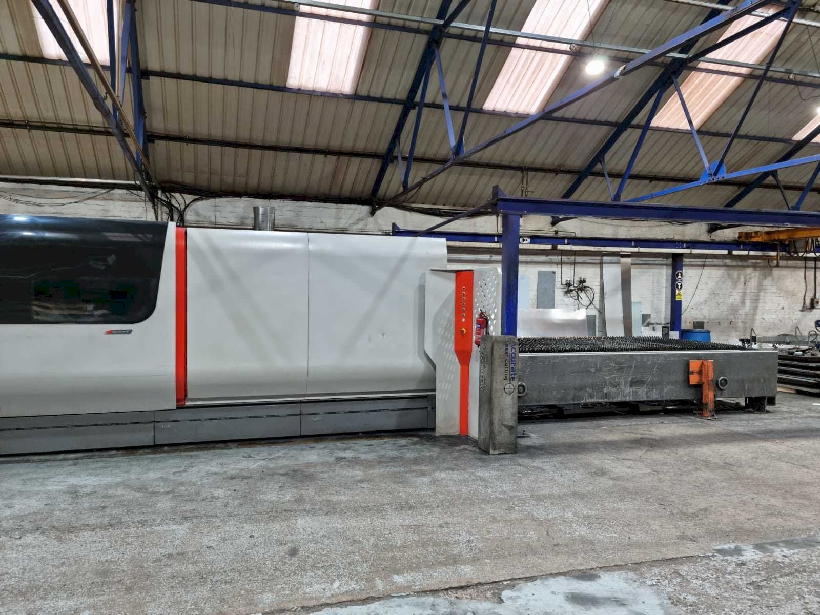 Bystronic Bystar Fiber 4020 10KW-maskinen framifrån