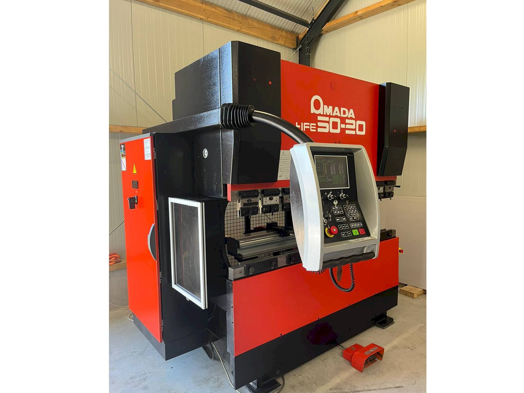 AMADA HFE 50 20-maskinen framifrån