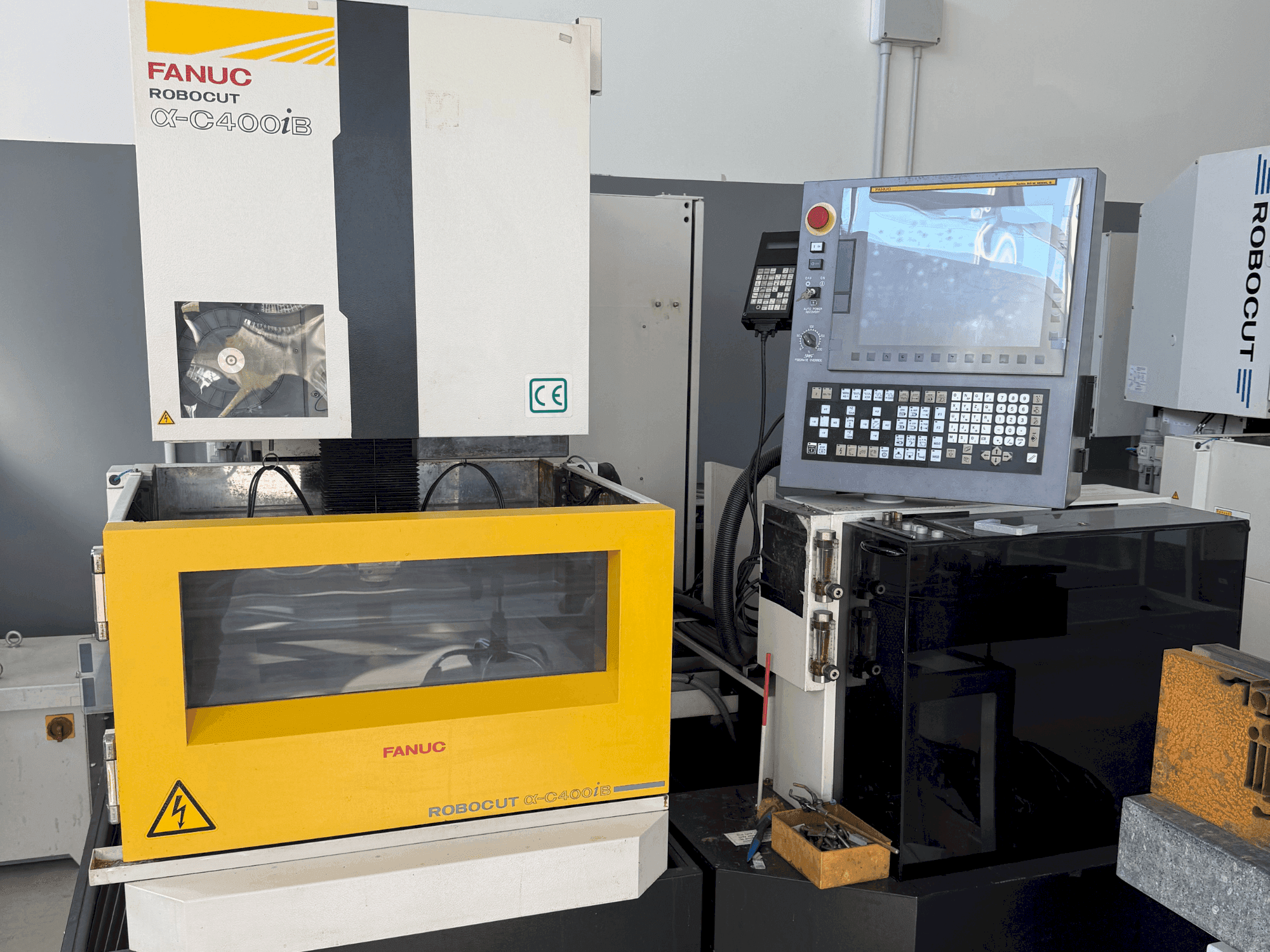FANUC Robocut alpha-C400iB-maskinen framifrån