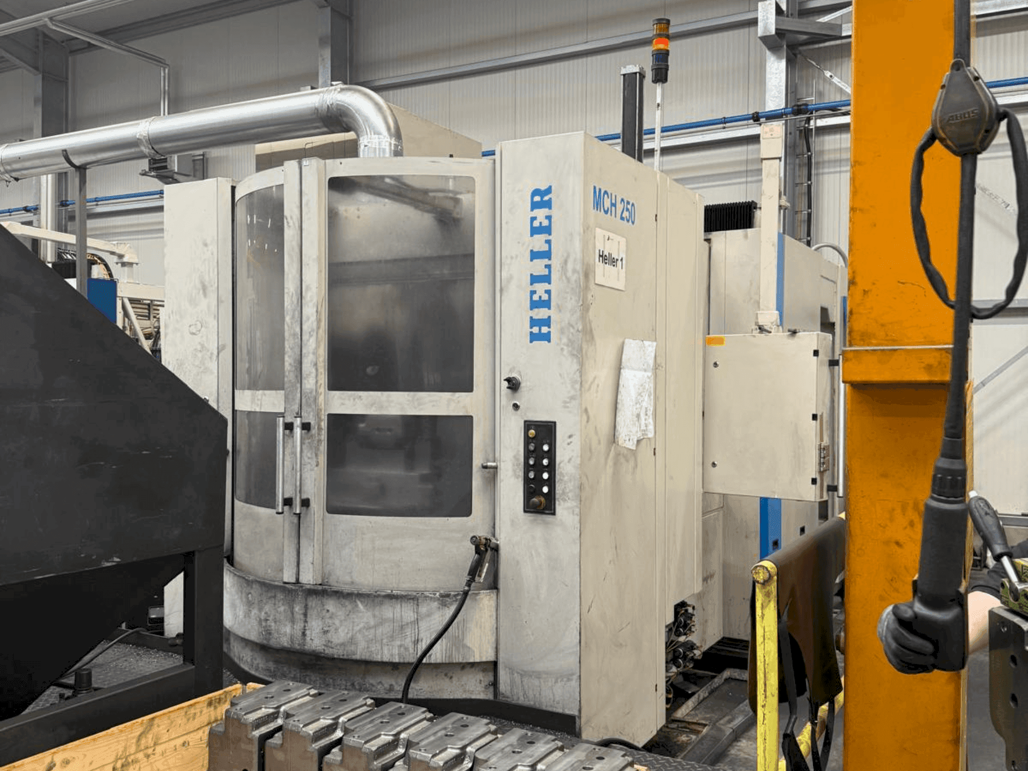 HELLER MCH 250-maskinen framifrån