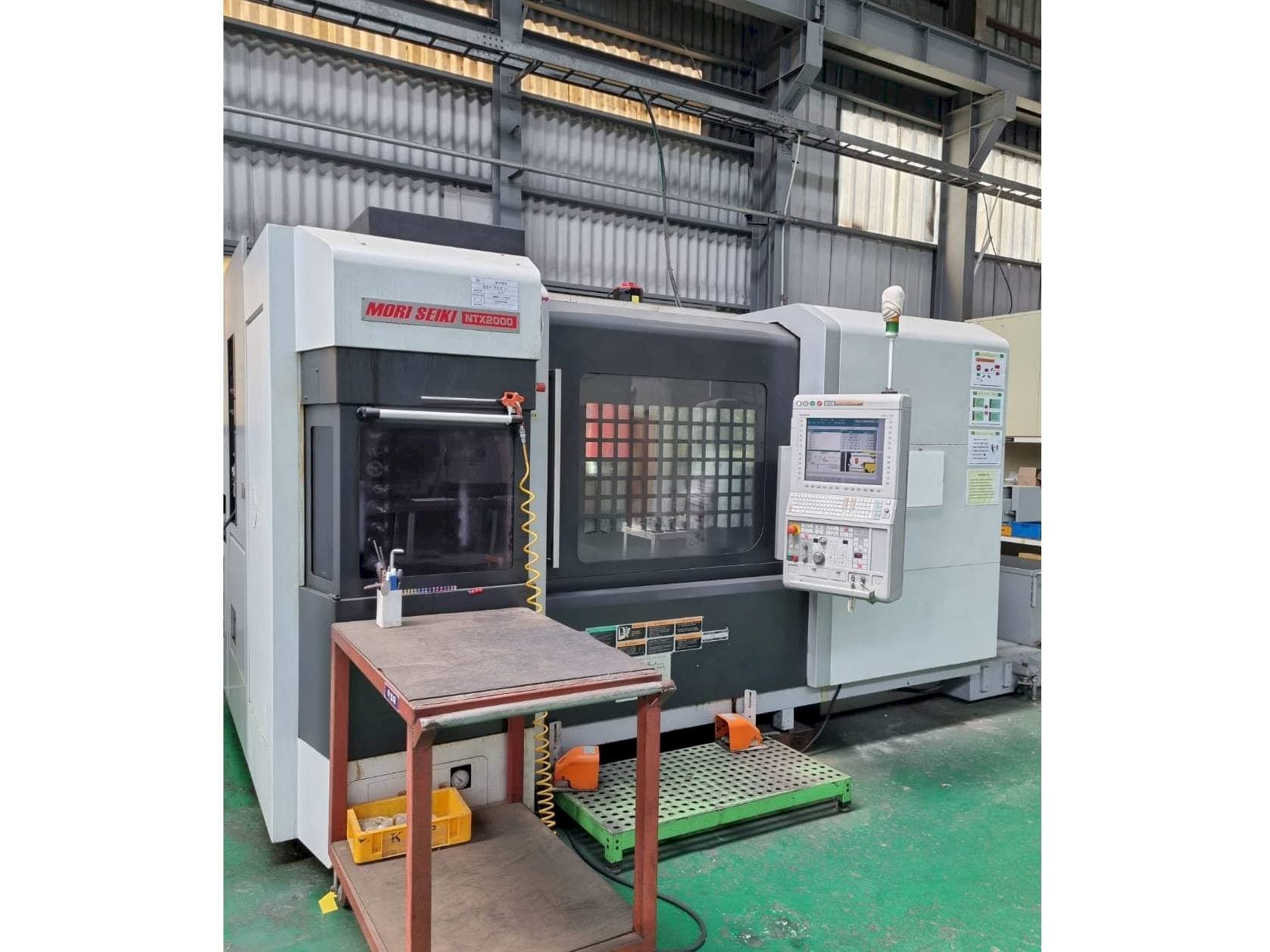 DMG Mori Seiki NTX2000/1500S-maskinen framifrån