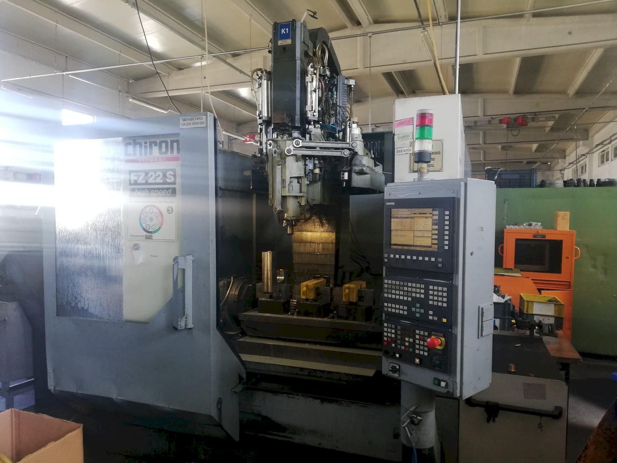 CHIRON FZ 22 S-maskinen framifrån