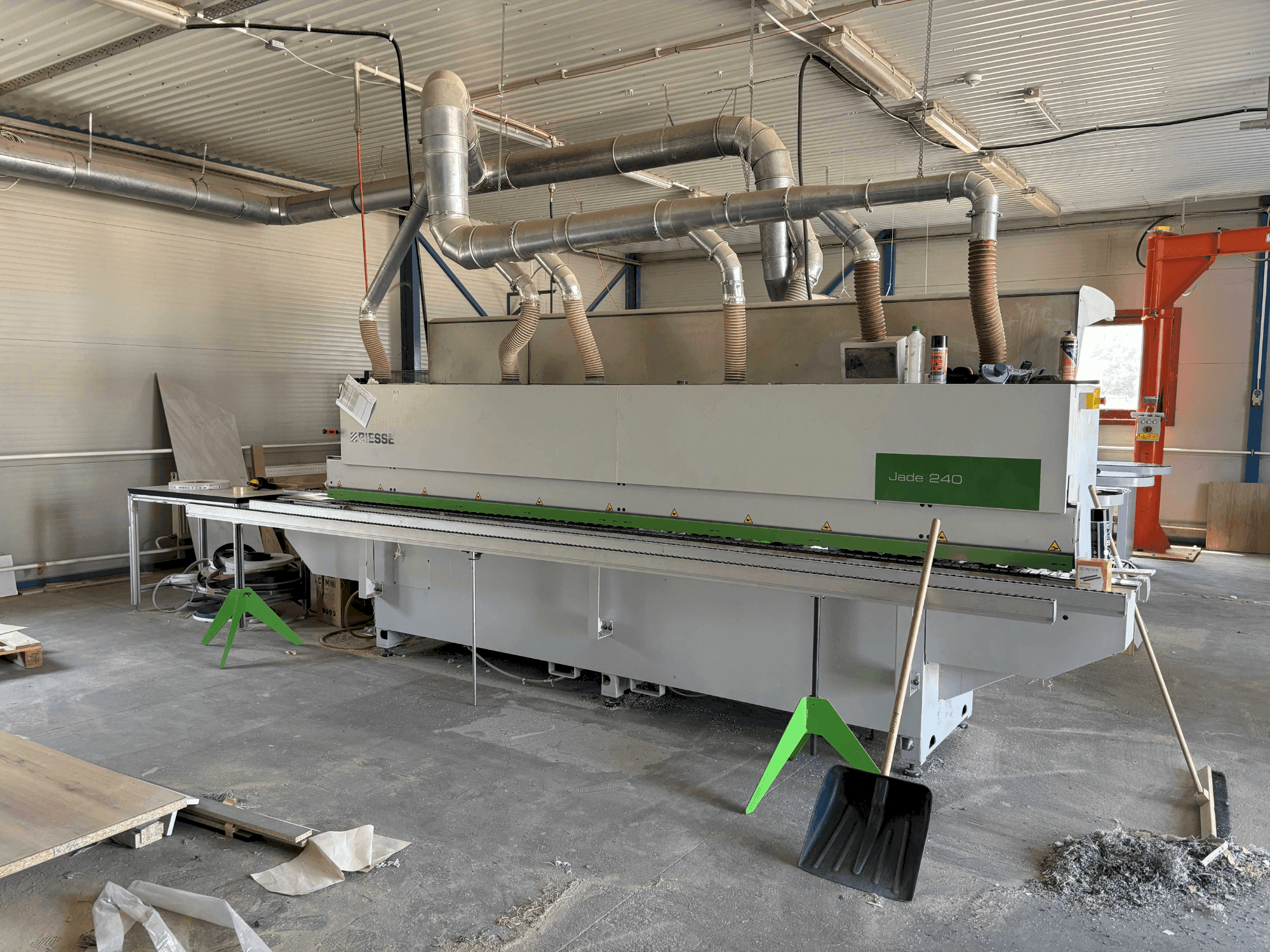 BIESSE Jade 240-maskinen framifrån