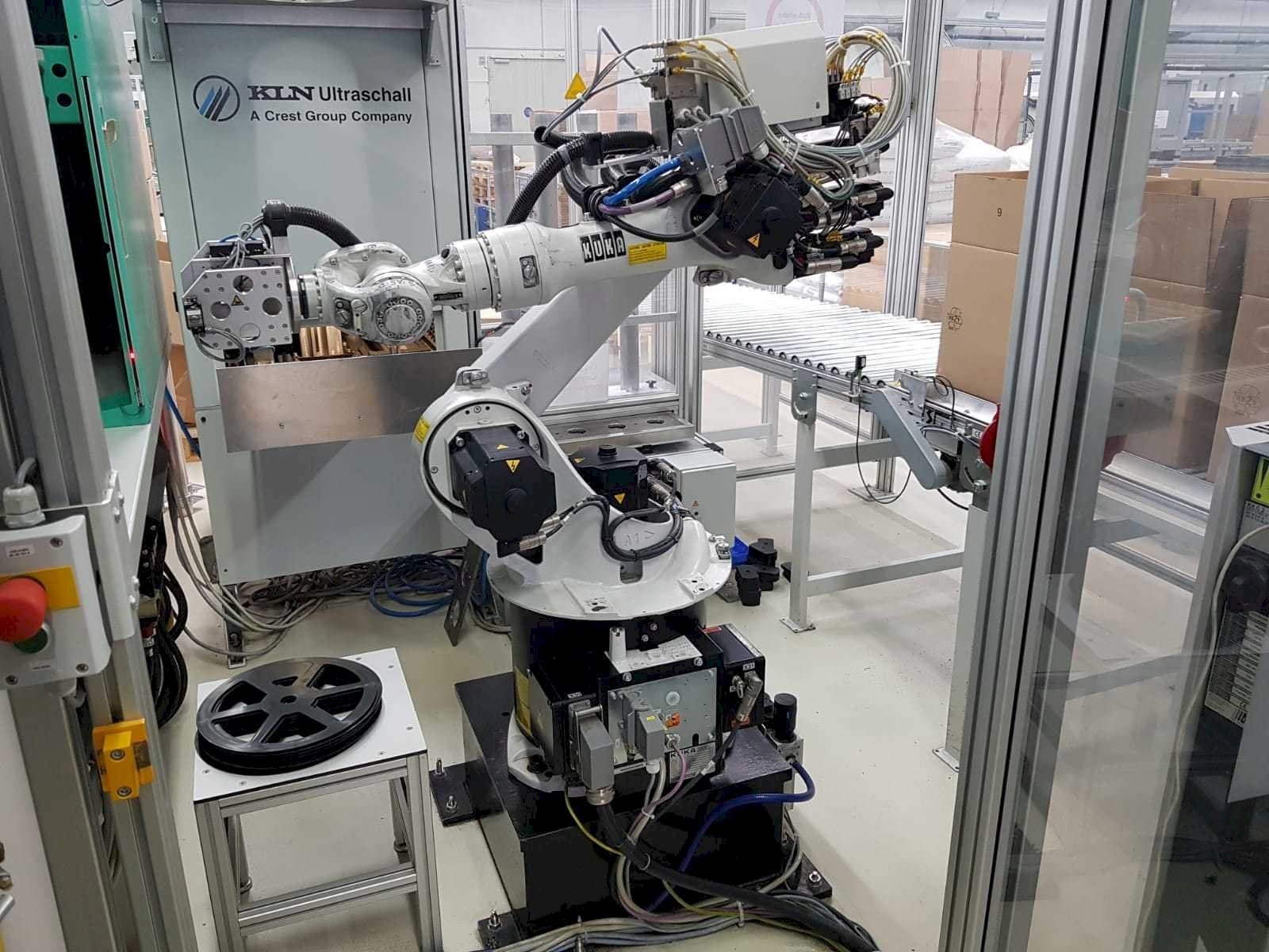 KUKA KR 16-maskinen framifrån