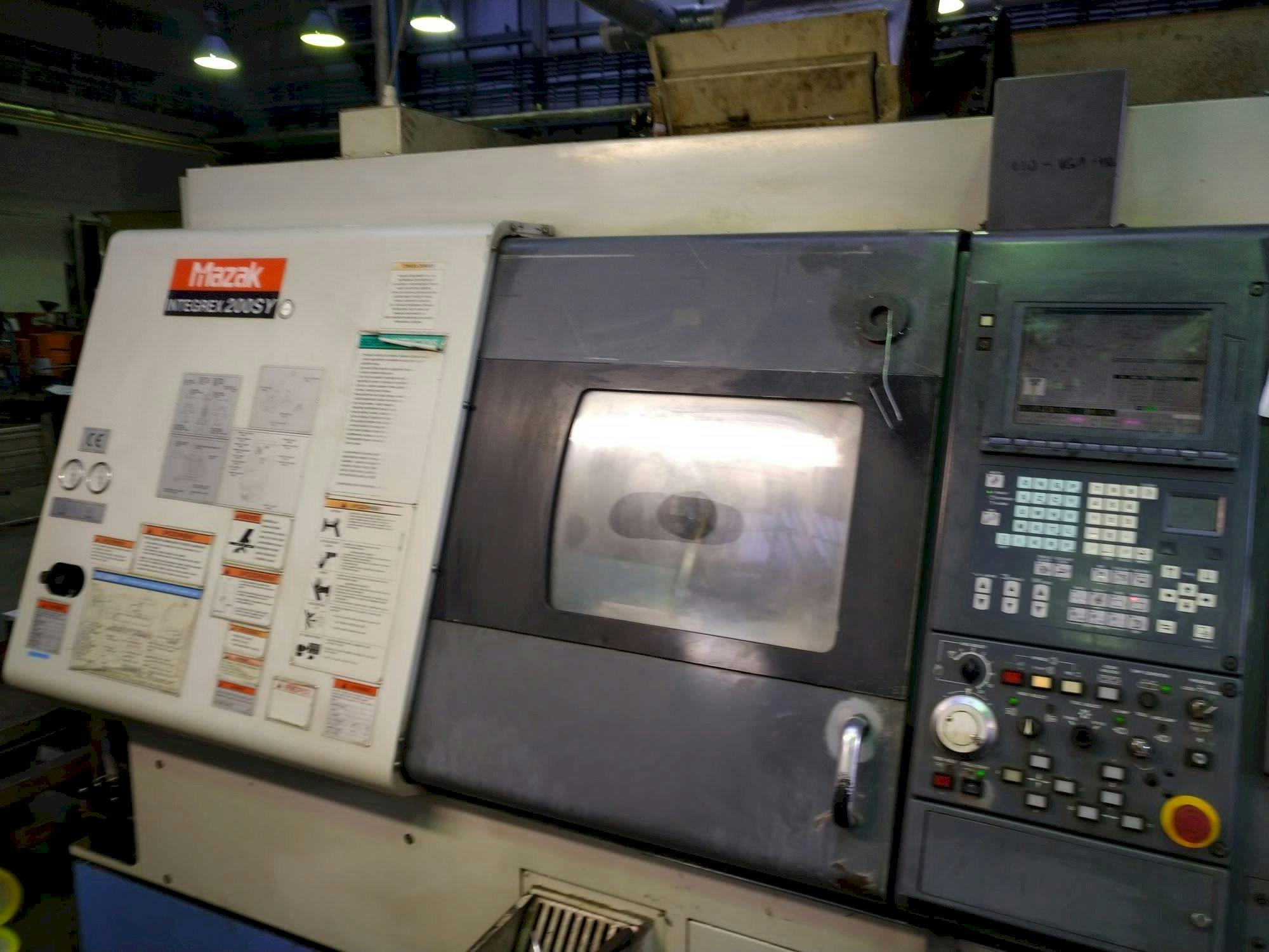 Mazak Integrex 200 SY-maskinen sedd från vänster sida