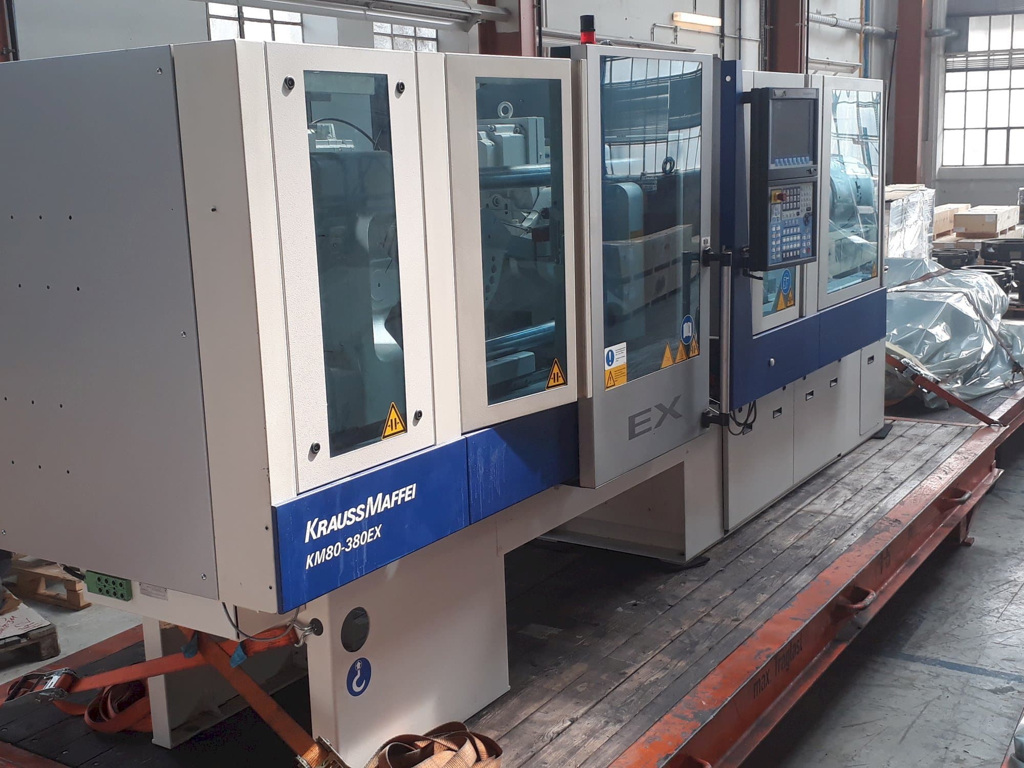 Krauss Maffei 80-380 EX-maskinen framifrån
