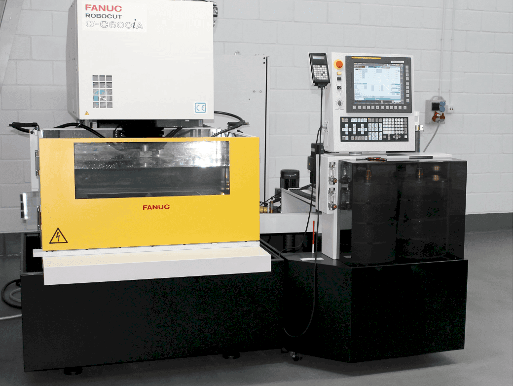 FANUC RoboCut Alfa C600iA-maskinen framifrån