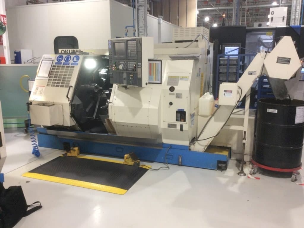 Okuma LT 10-maskinen framifrån