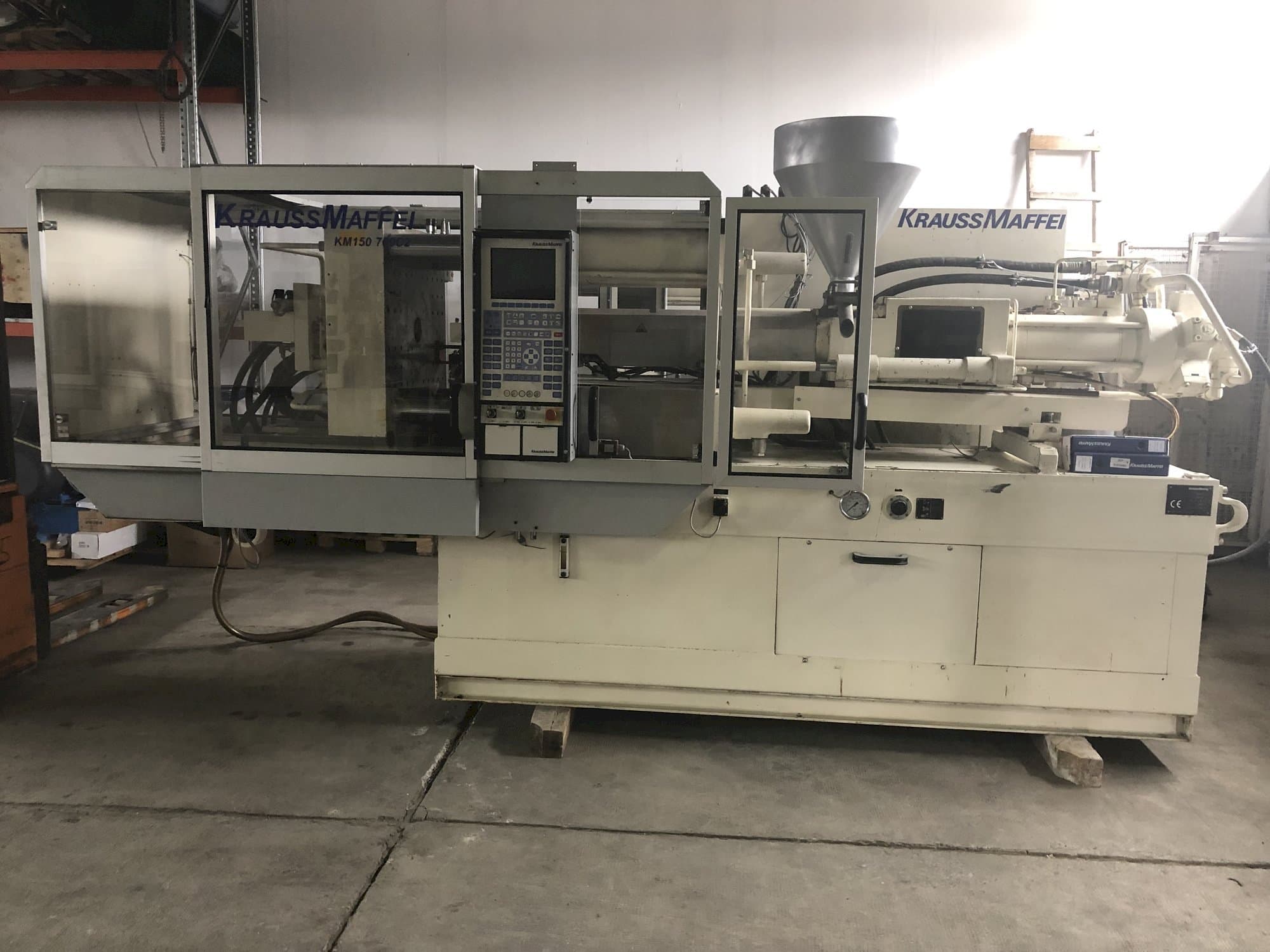 Krauss Maffei 150-700 C2-maskinen framifrån