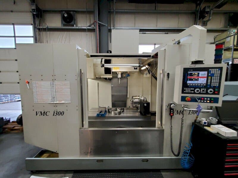 Modern Microcut VMC 1300-maskinen framifrån