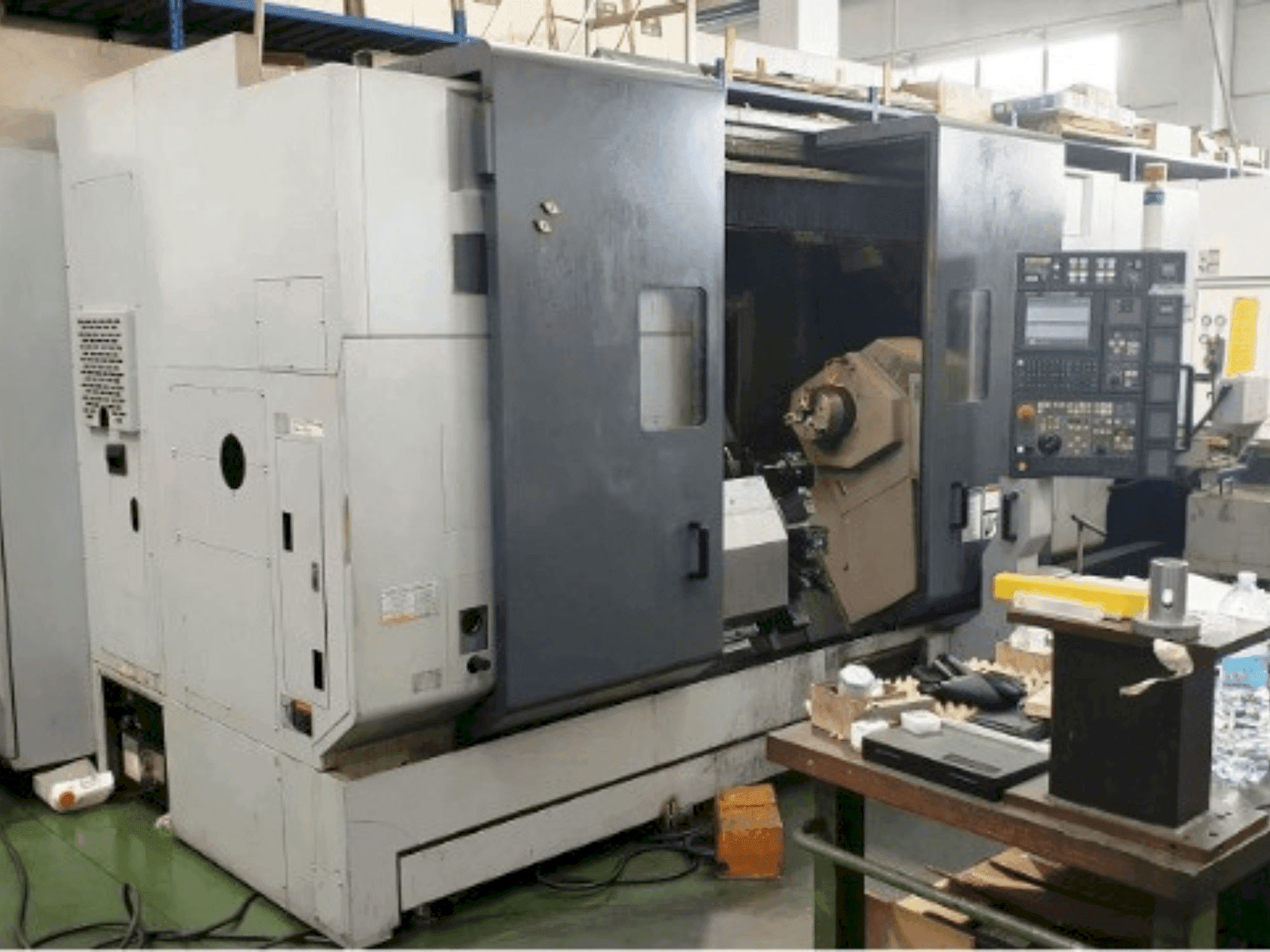 MORI SEIKI MT2000 SZ-maskinen framifrån