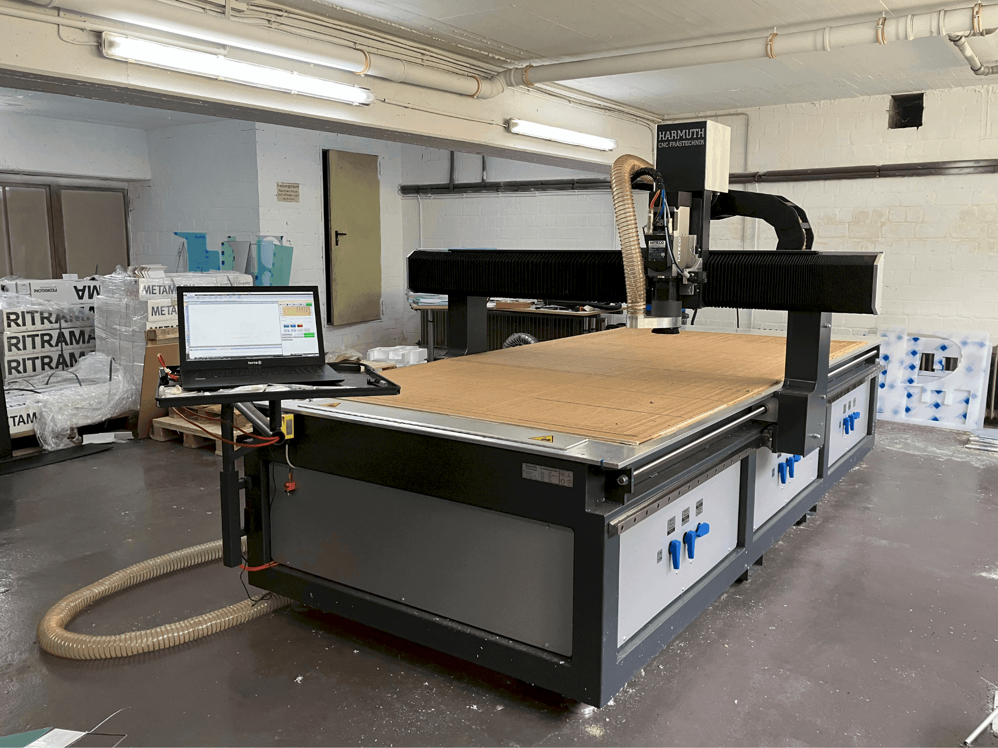 HARMUTH F+3000-maskinen framifrån