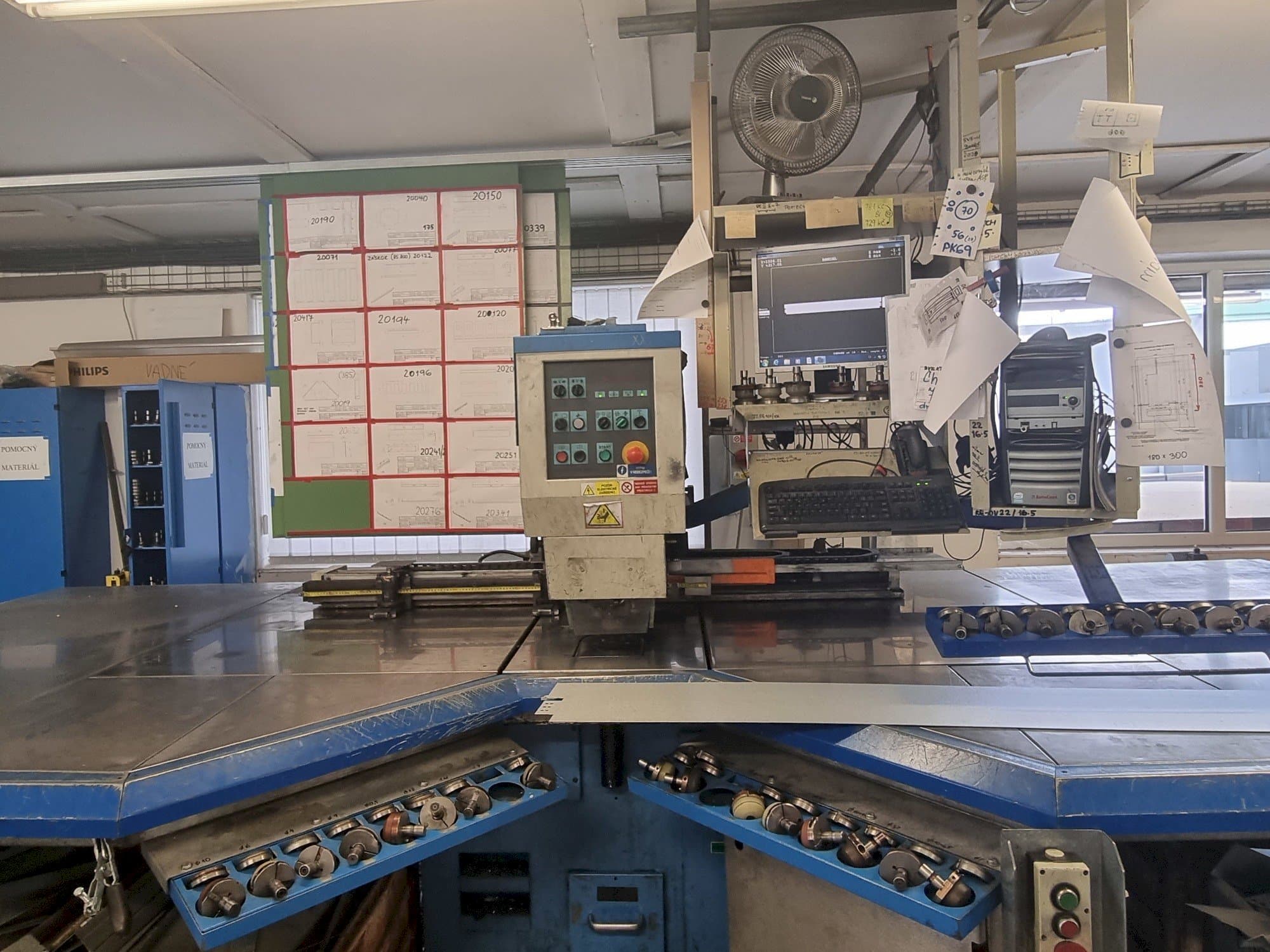 Euromac CX 750/30 CNC-maskinen framifrån