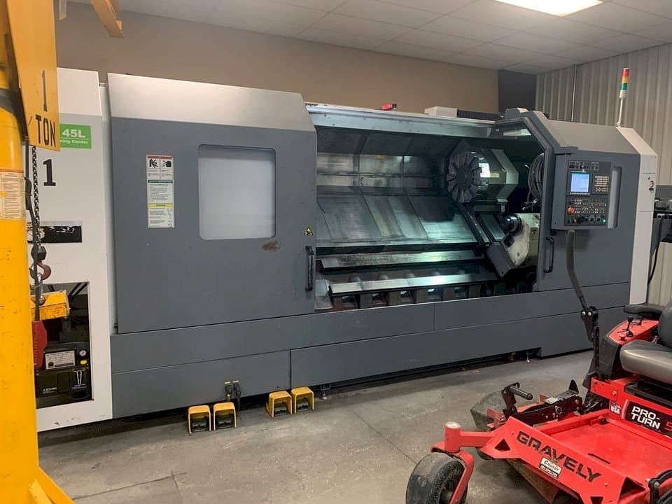 DMC DL 45L-maskinen sedd från vänster sida