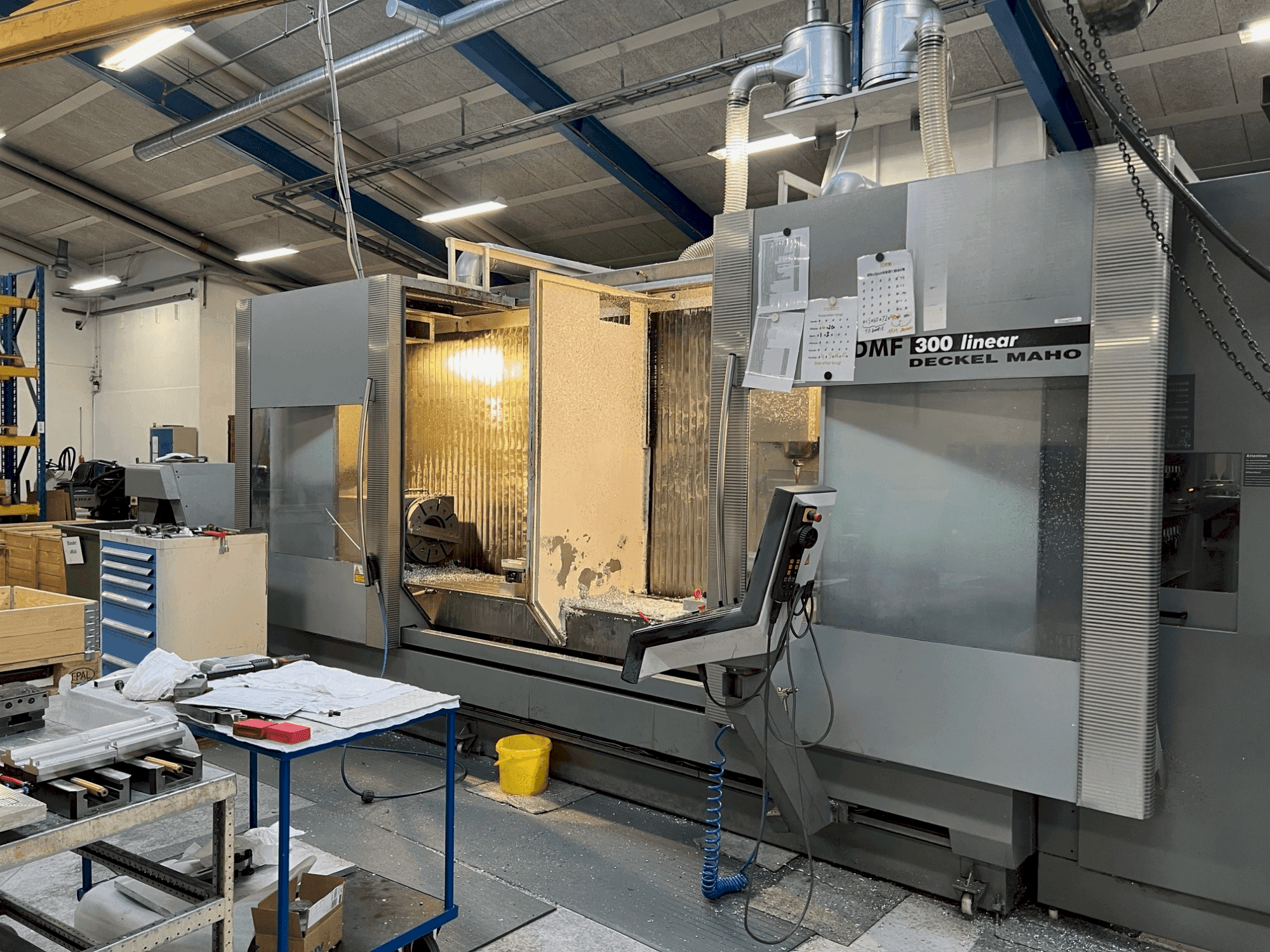 DMG DECKEL MAHO DMF 300-maskinen framifrån