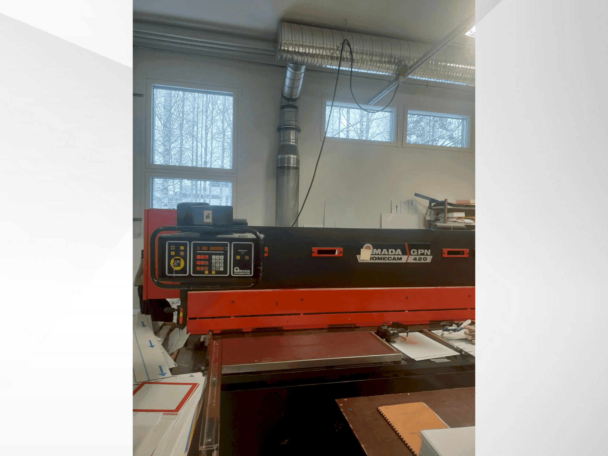 AMADA GPN 420-maskinen framifrån