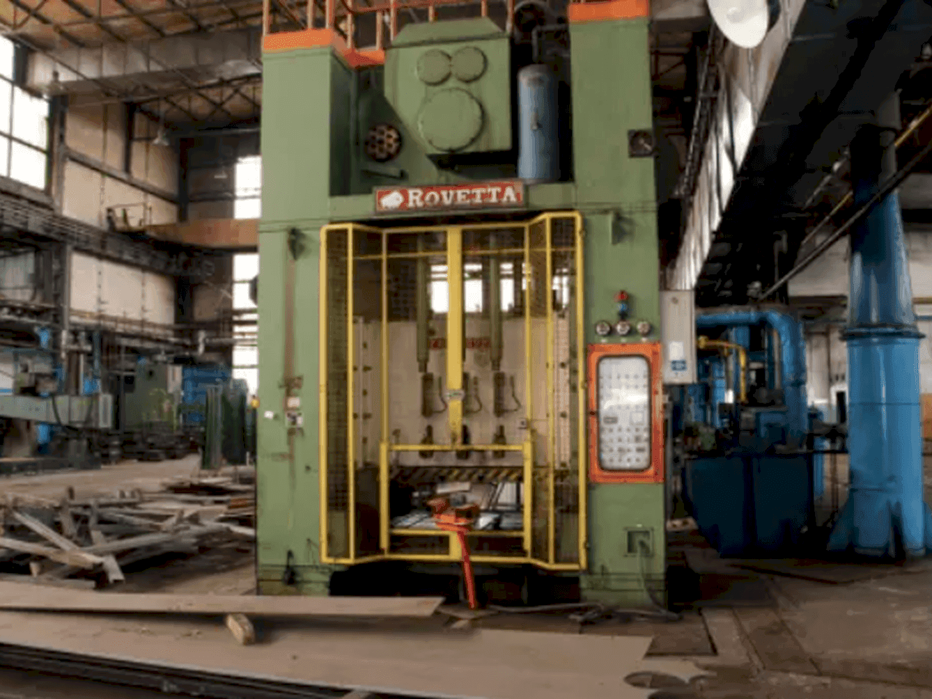ROVETTA PRESSE 400T-maskinen framifrån