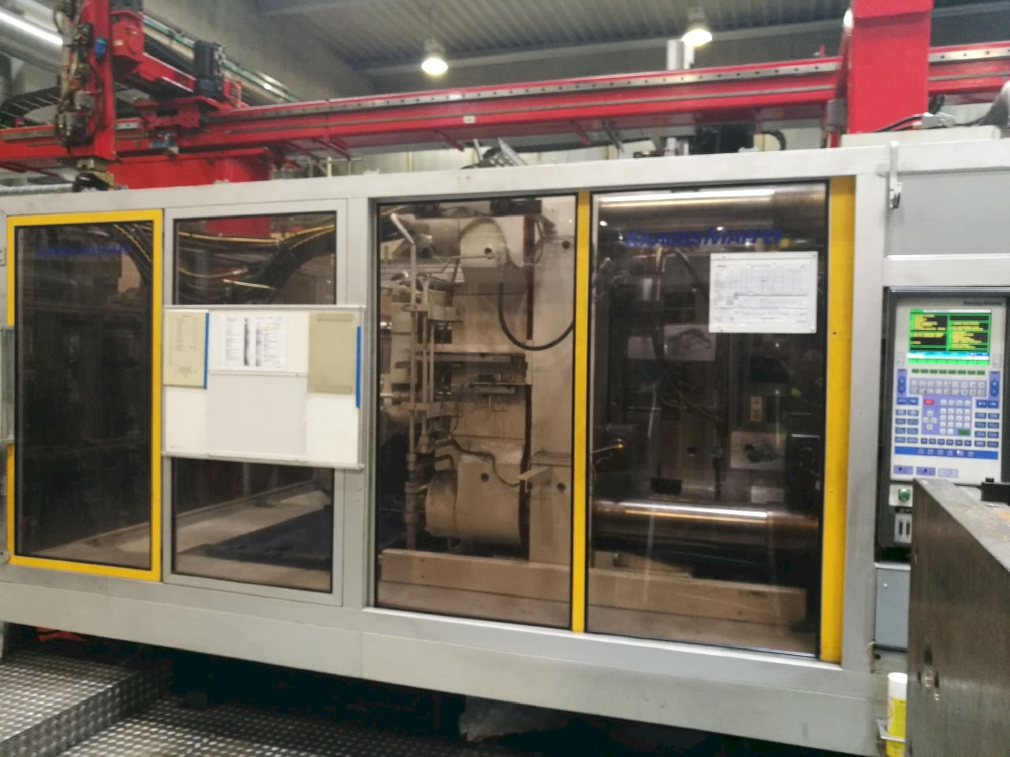 Krauss Maffei 800-4350 MC-maskinen framifrån