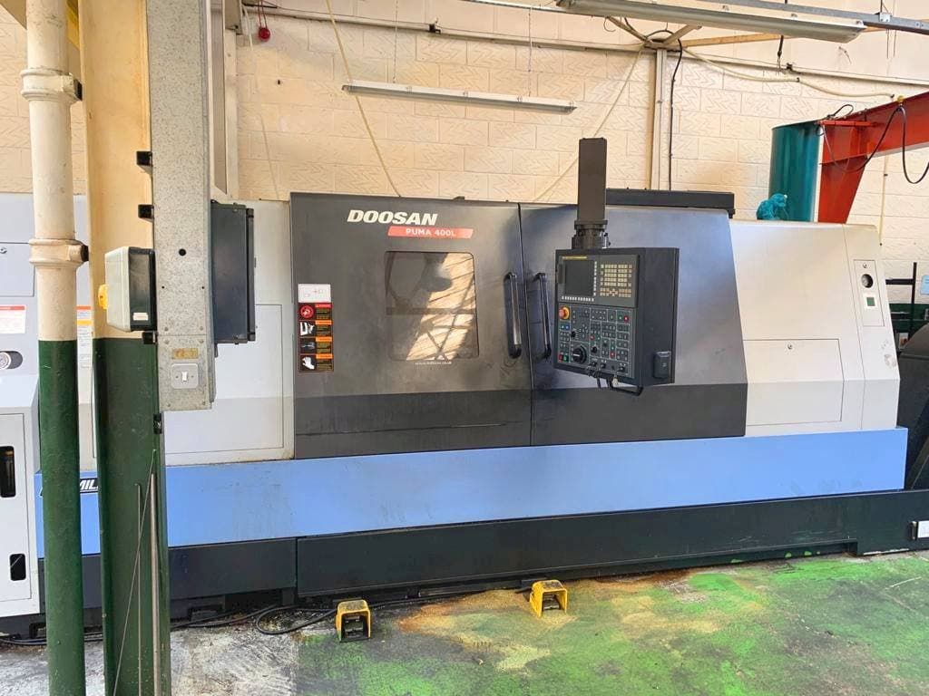 Doosan Puma 400LB-maskinen framifrån
