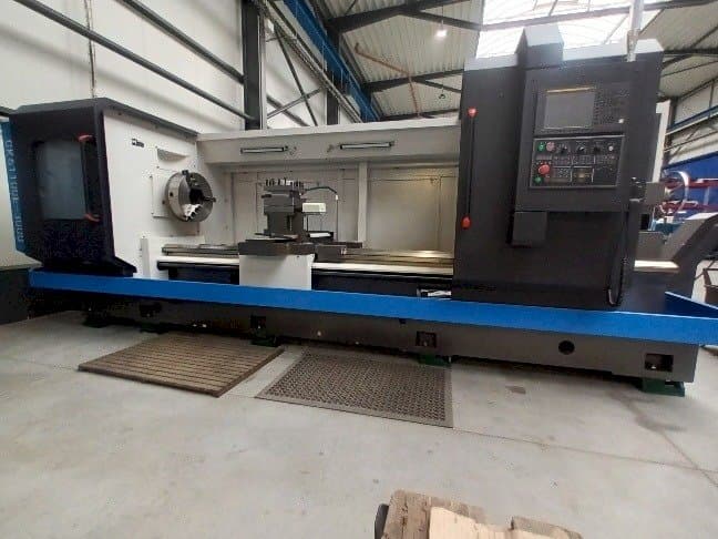 Ningbo Oturn CK61100E-3000-maskinen framifrån