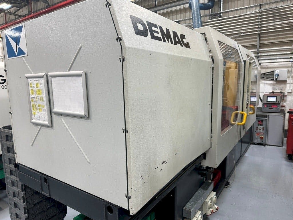DEMAG Ergotech System 1100-200-maskinen sedd från vänster sida