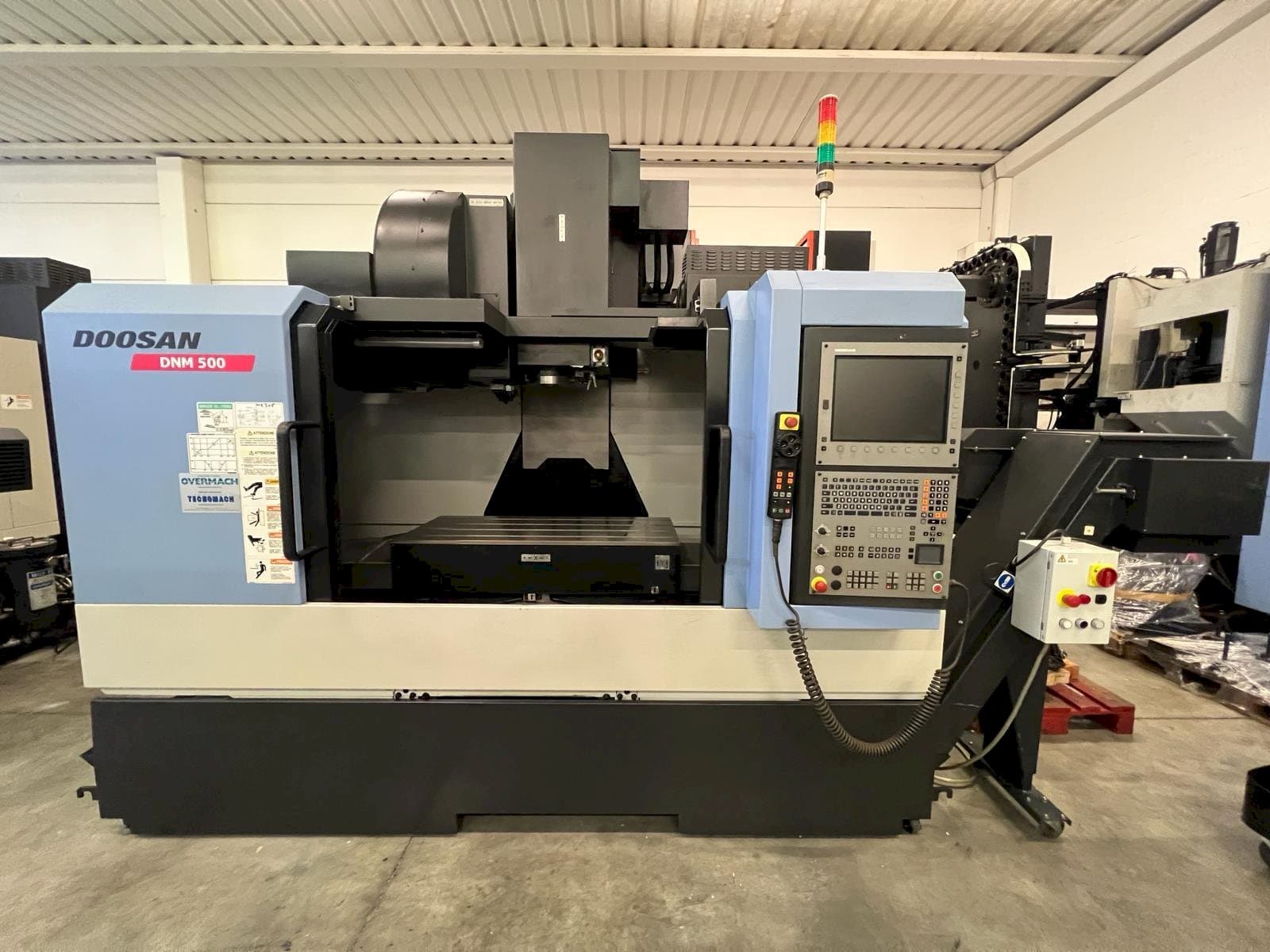 DOOSAN DNM 500-maskinen framifrån