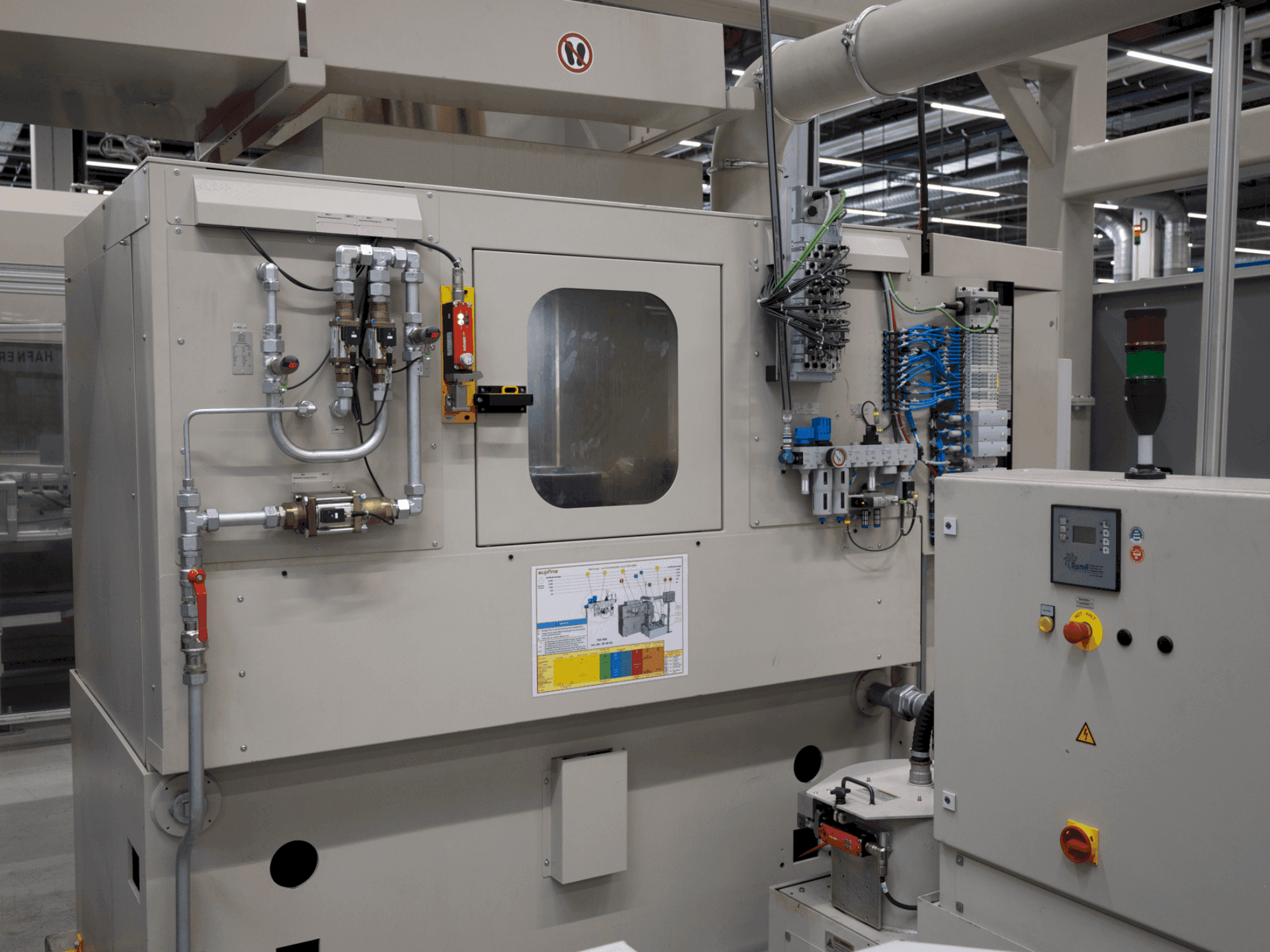 SUPFINA LCM 220/4-220/3-maskinen framifrån