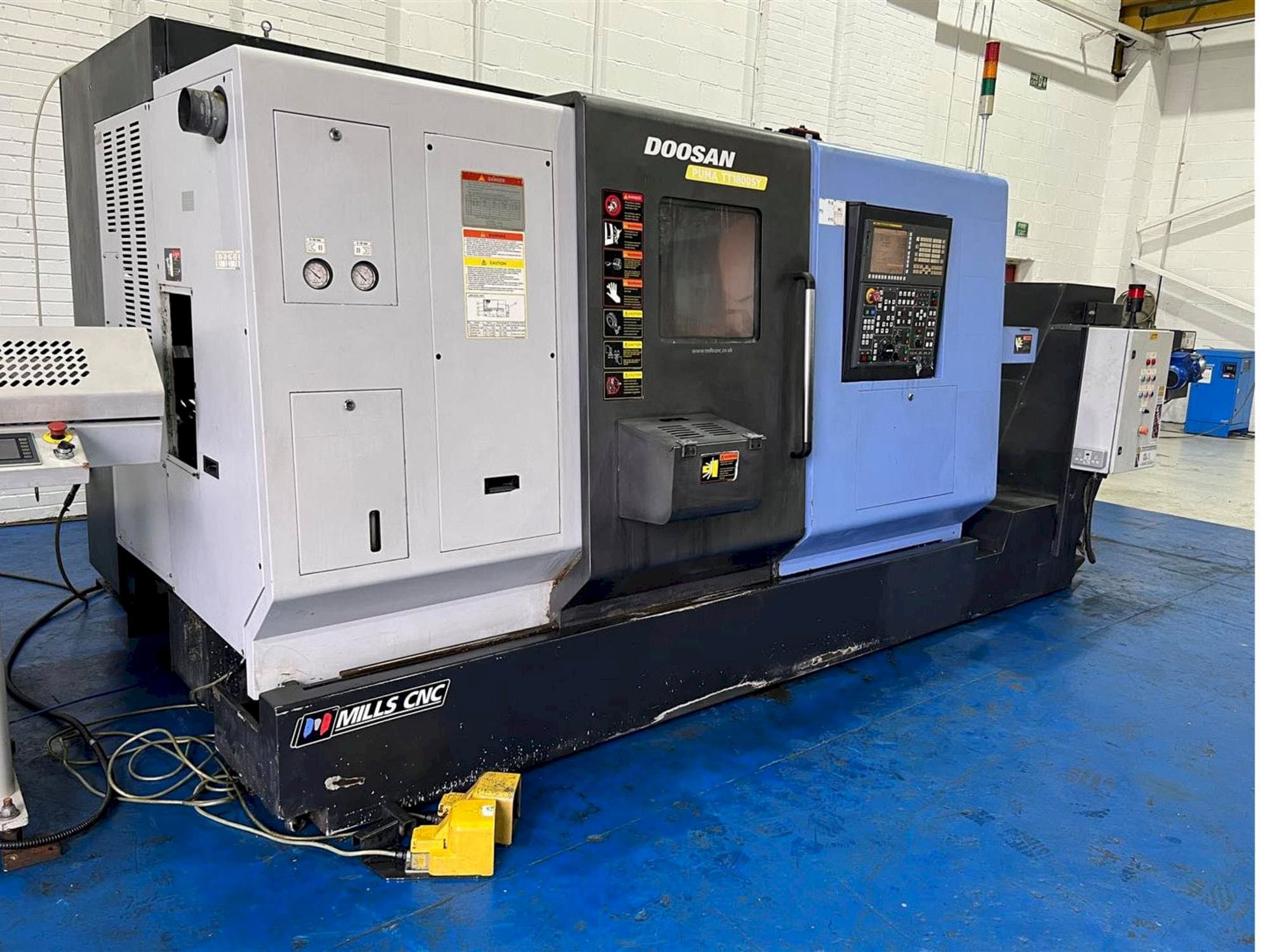 Doosan TT1800SY-maskinen framifrån