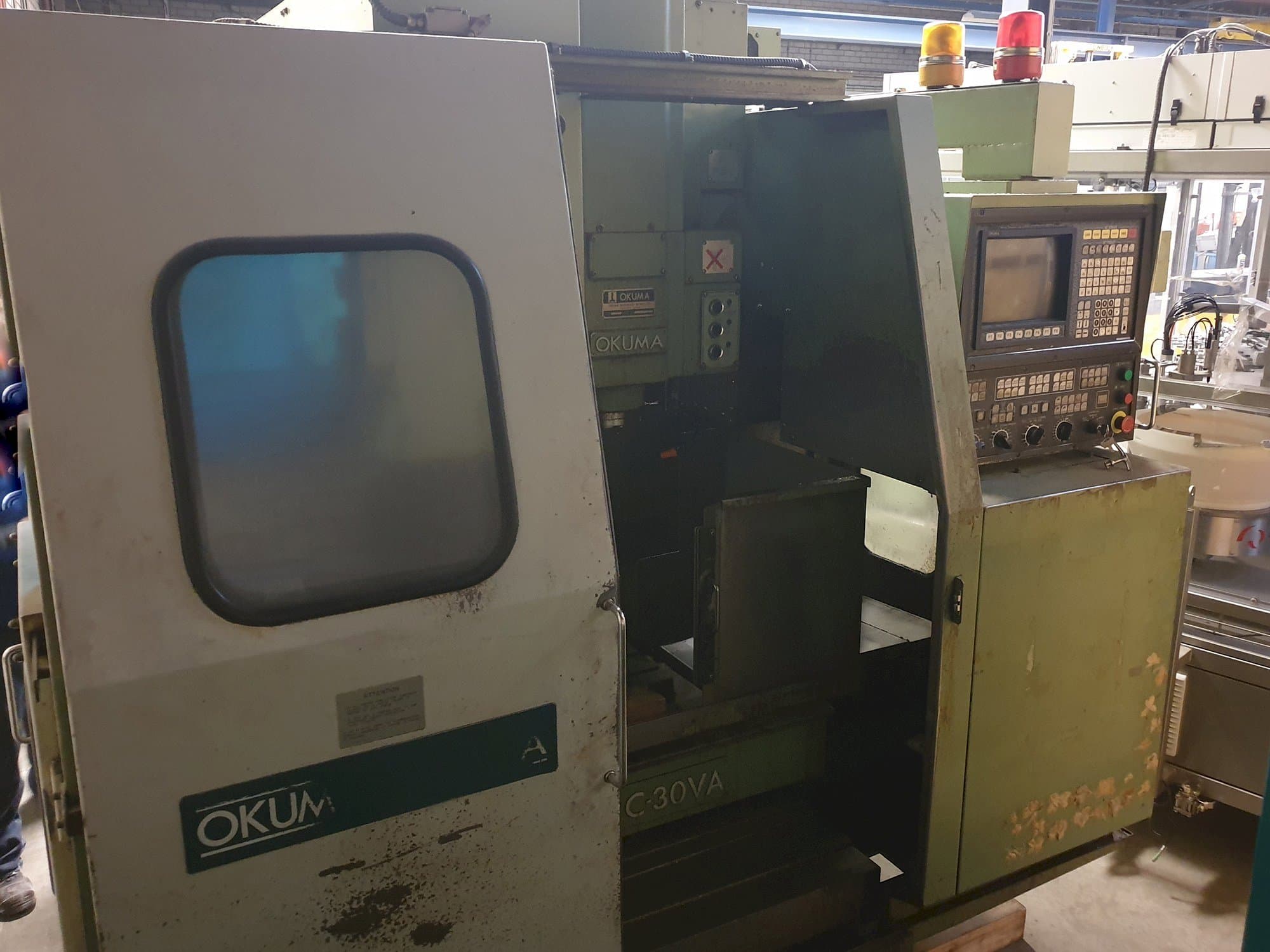 Okuma-maskinen sedd från vänsterMC-30VA