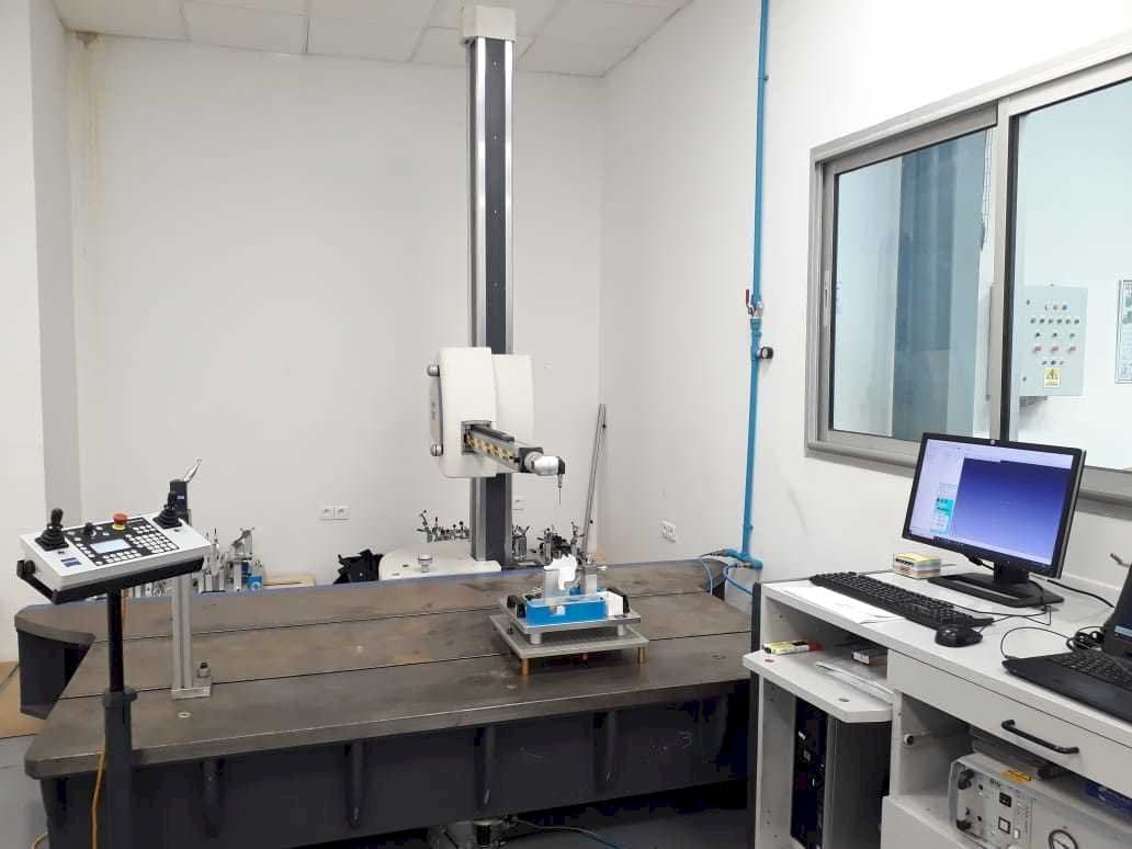 ZEISS Carmet CNC-maskinen framifrån