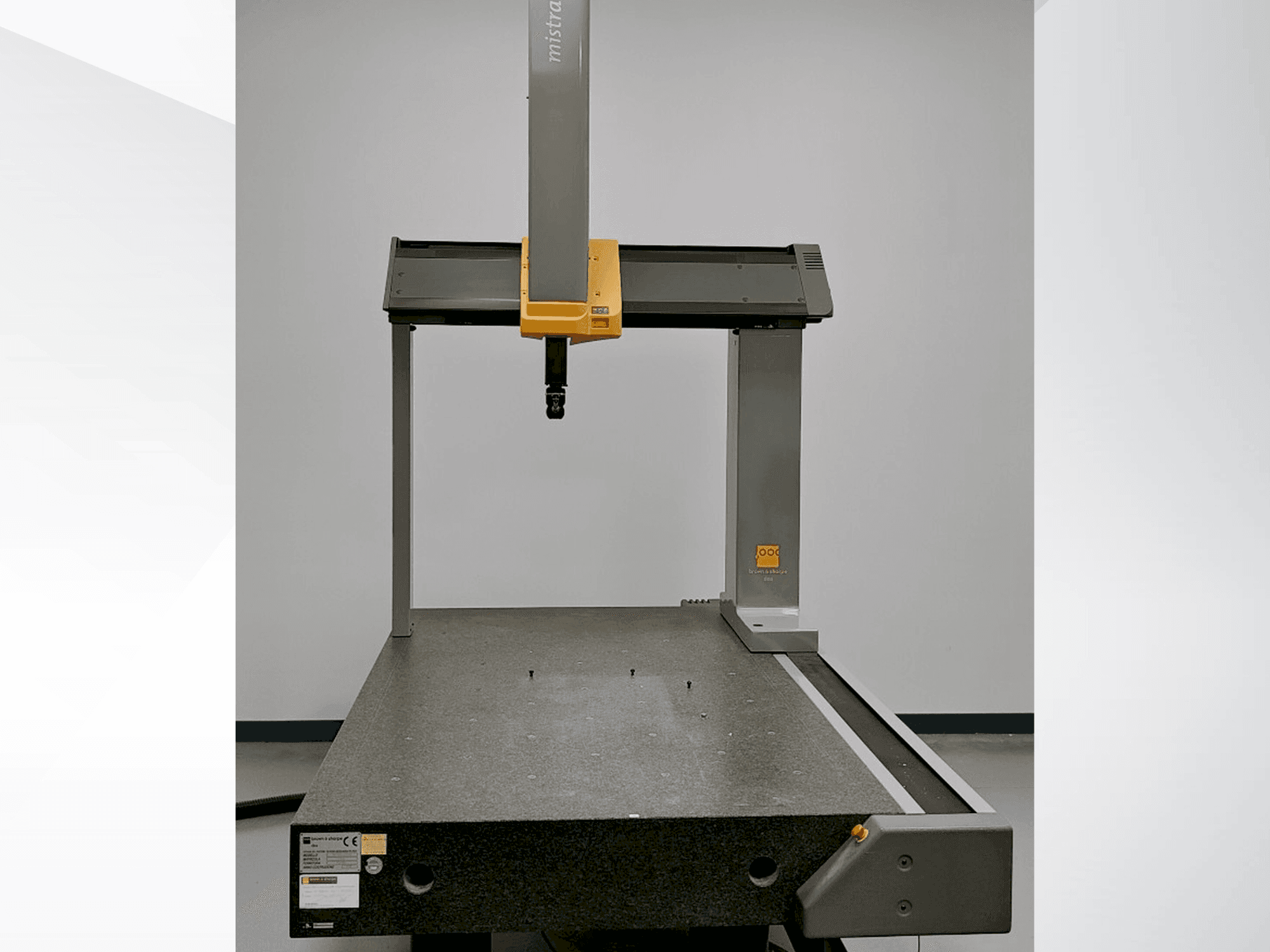 BROWN & SHARPE Mistral-maskinen framifrån