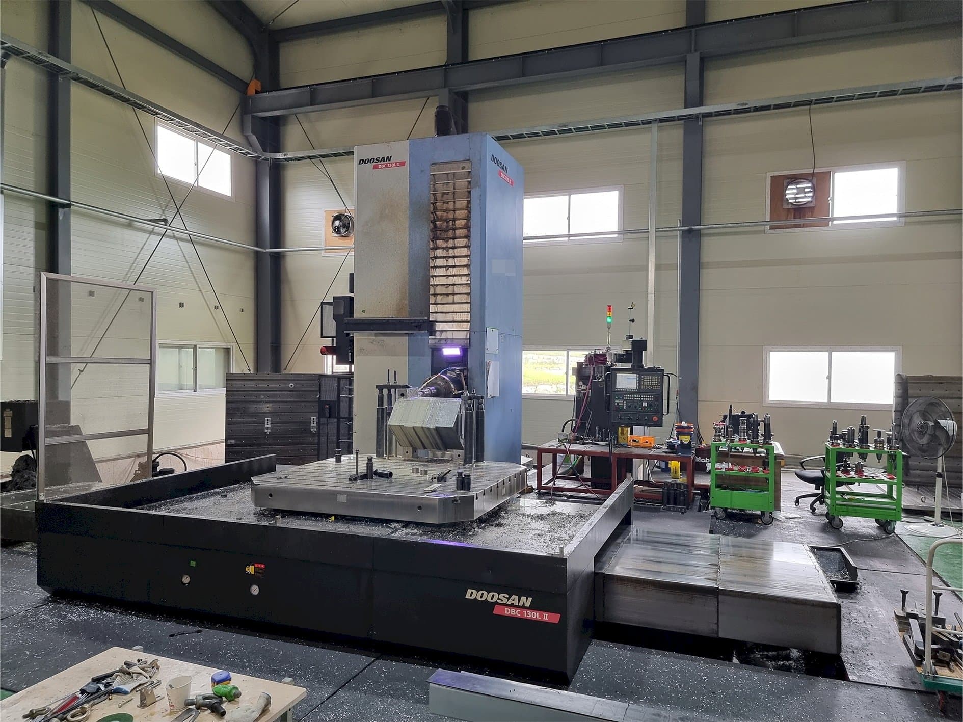 Doosan DBC 130L II-maskinen framifrån