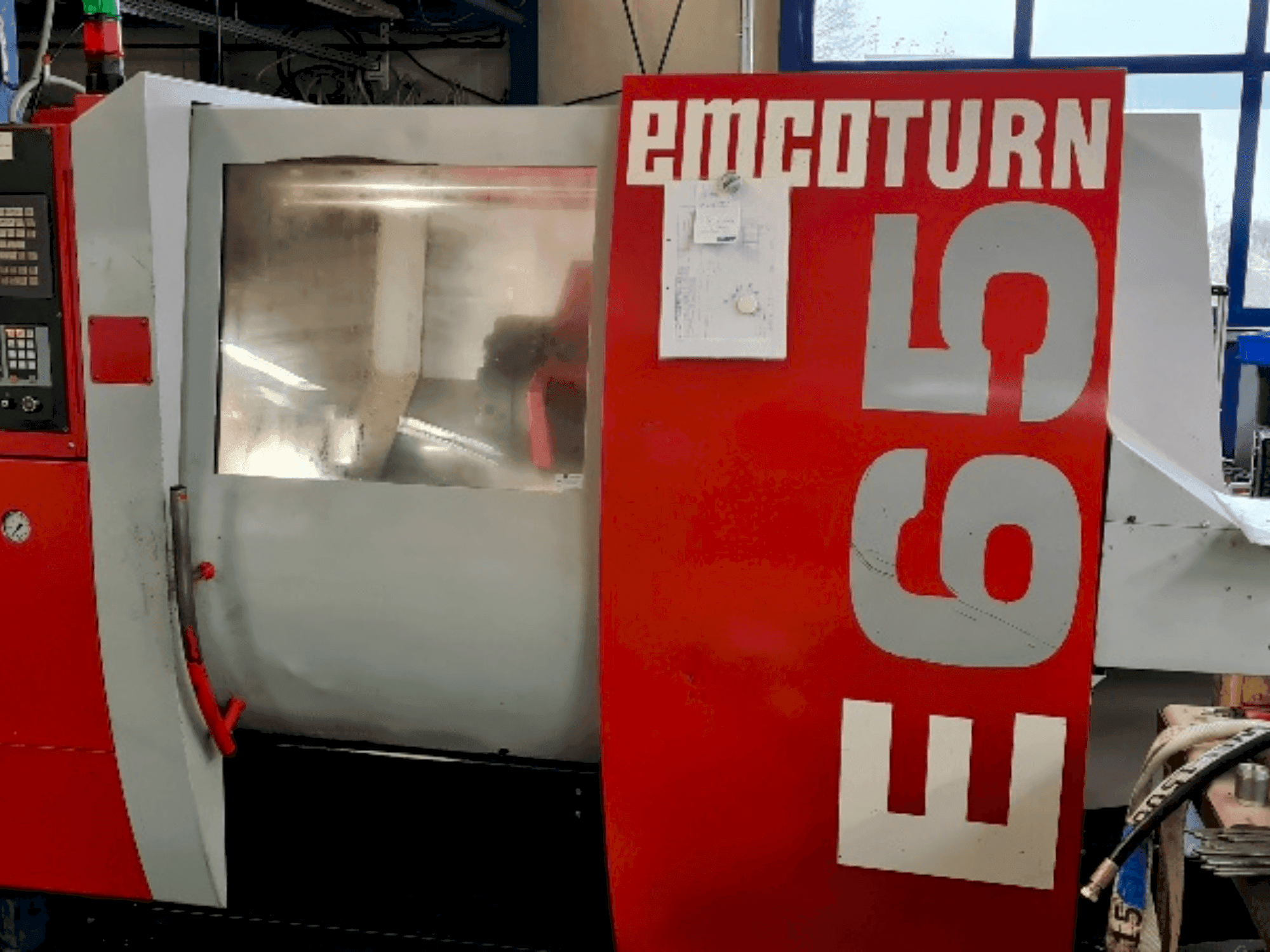 EMCO Turn E65-maskinen framifrån