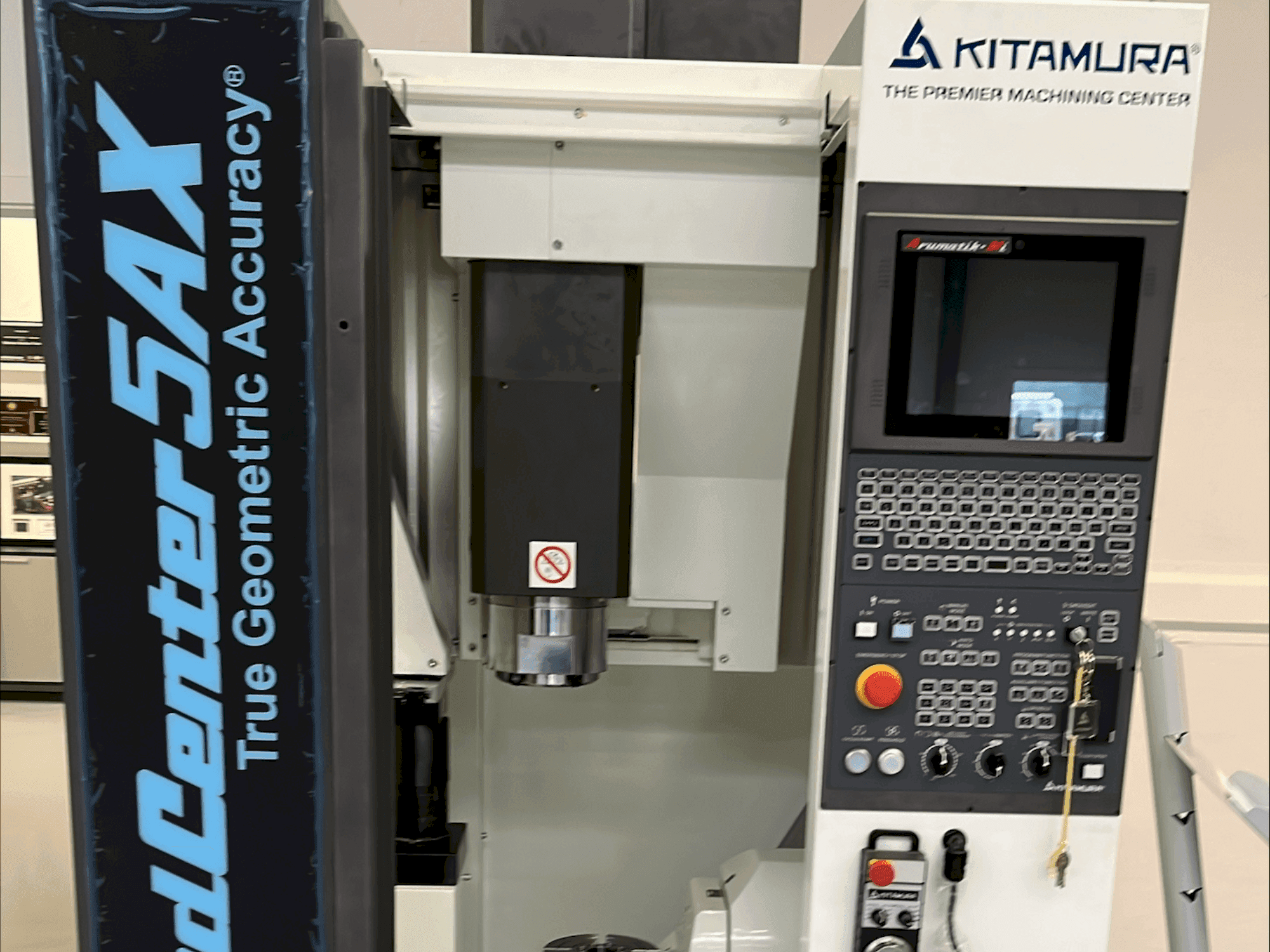 Kitamura Medcenter 5AX-maskinen framifrån