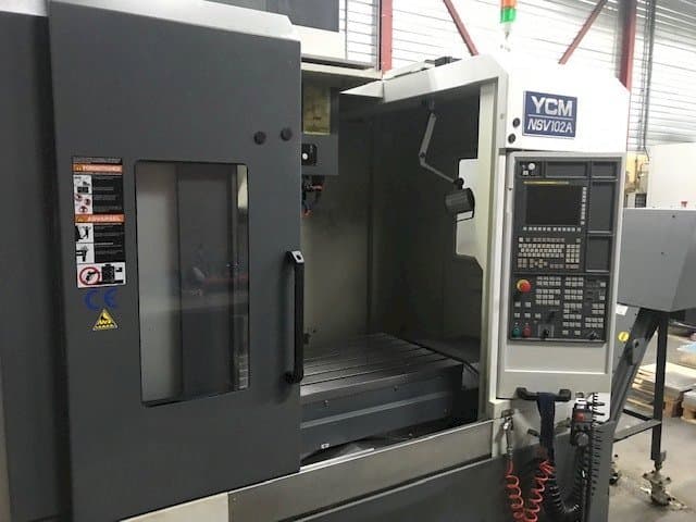 YCM NSV102A-maskinen framifrån
