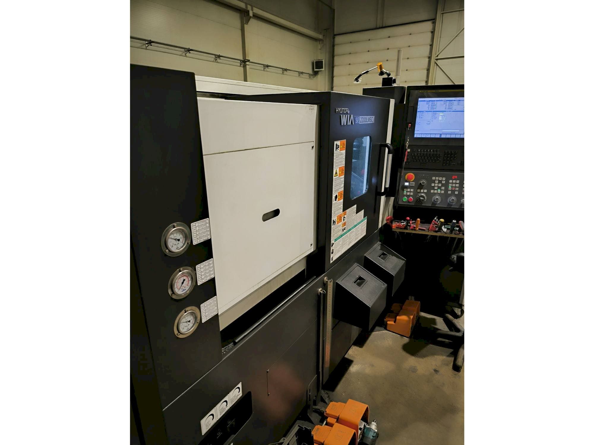 Hyundai Wia SE2200LMSC-maskinen framifrån
