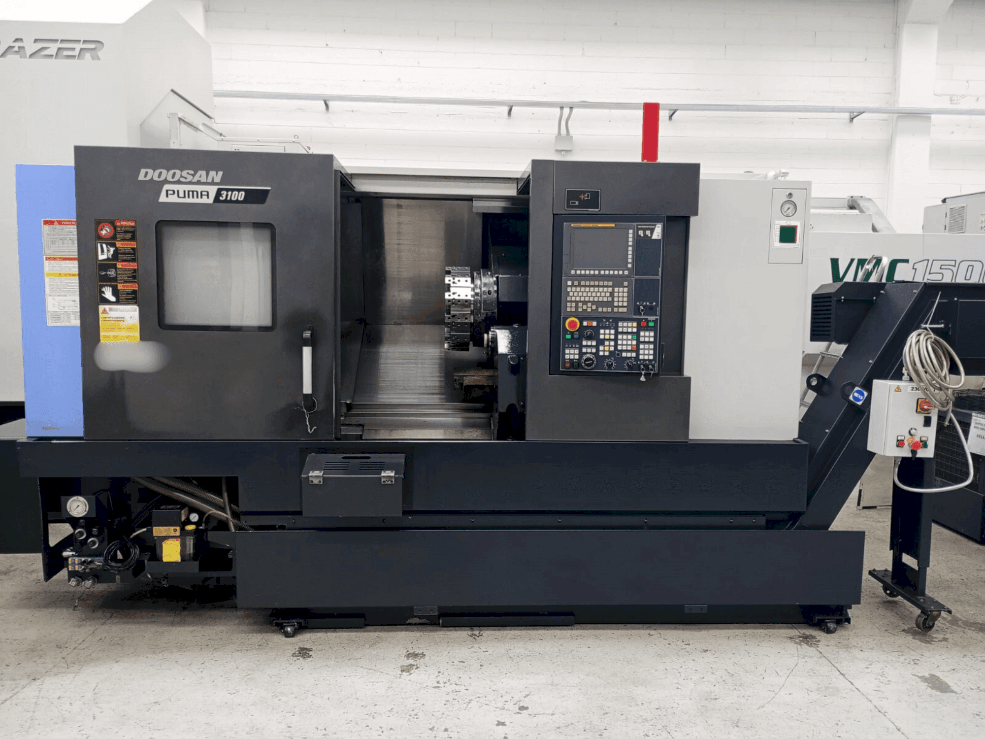 DOOSAN PUMA 3100-maskinen framifrån