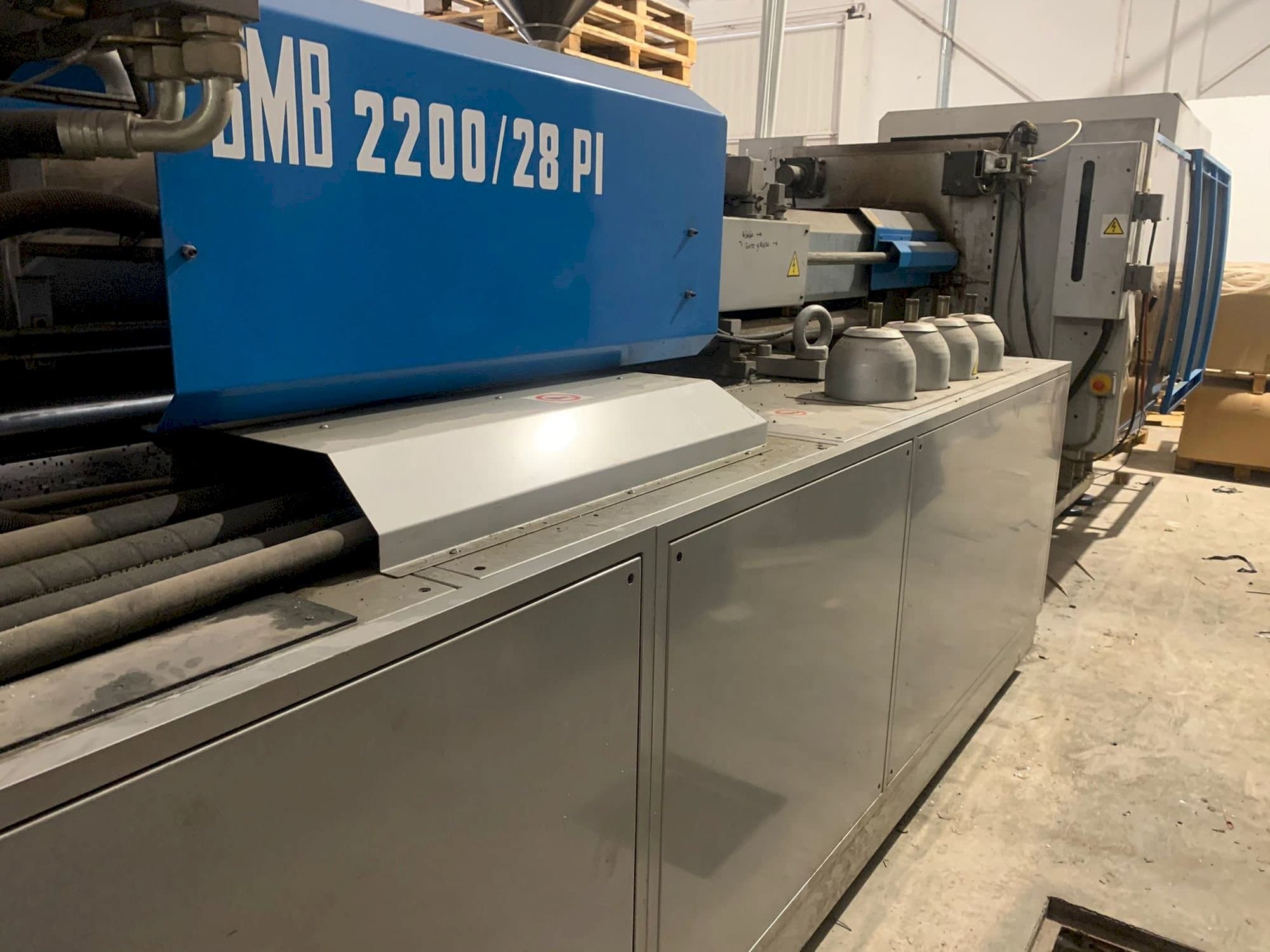 BMB KW28PI-2200-maskinen framifrån